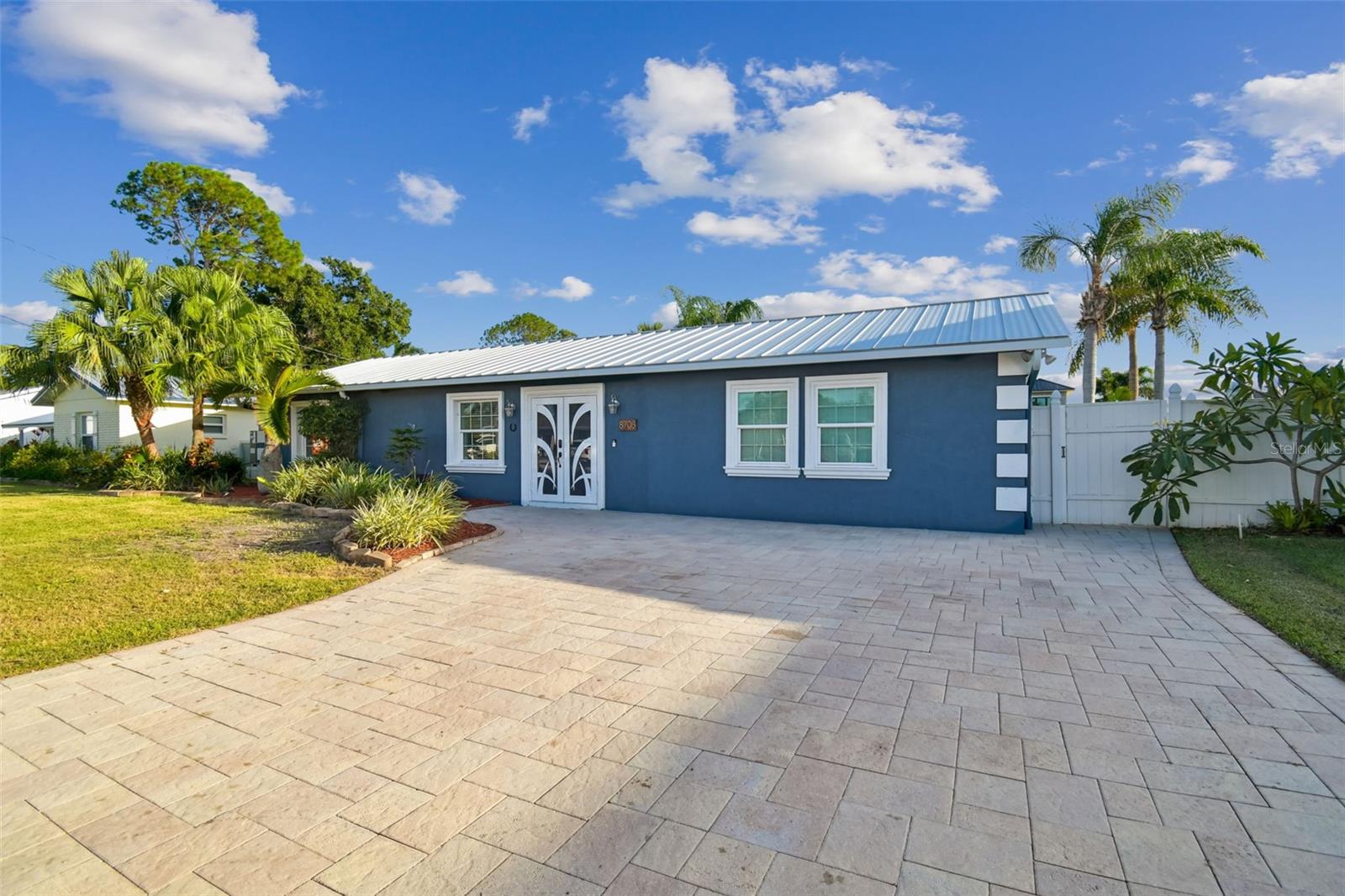 8708 Thornwood Ln photo 1
