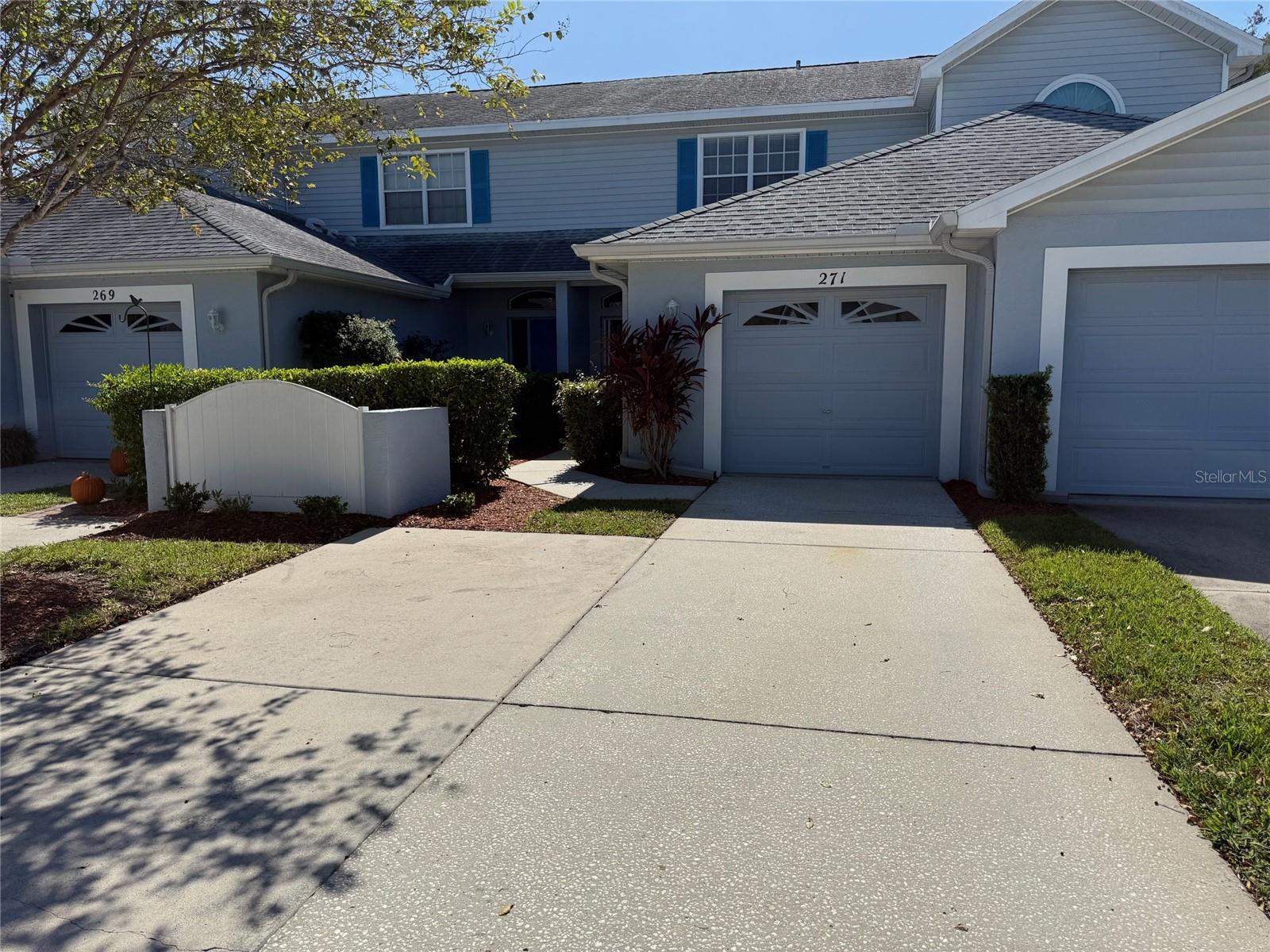 271 Hemingway Dr photo 1