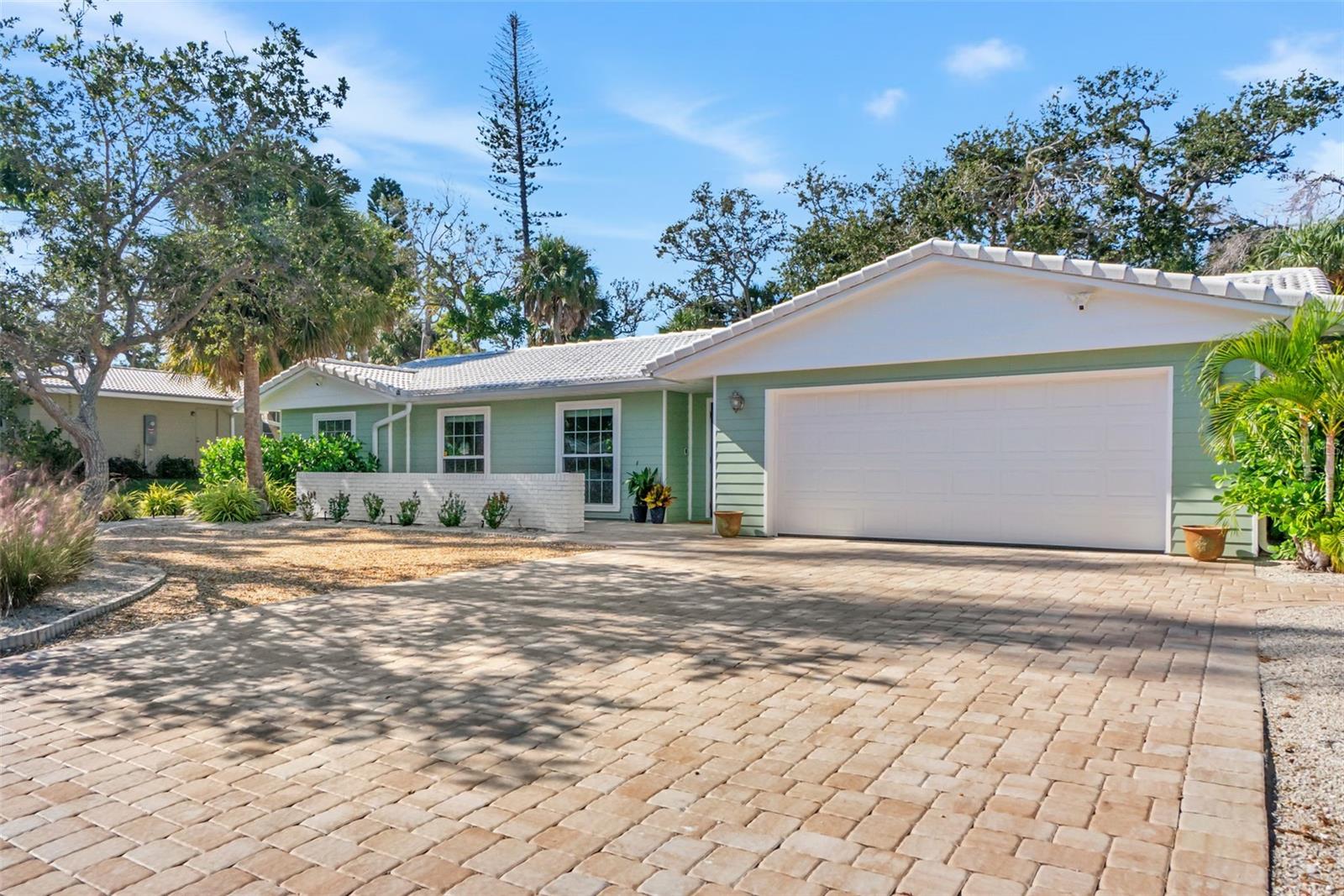 630 Venice Ln photo 1
