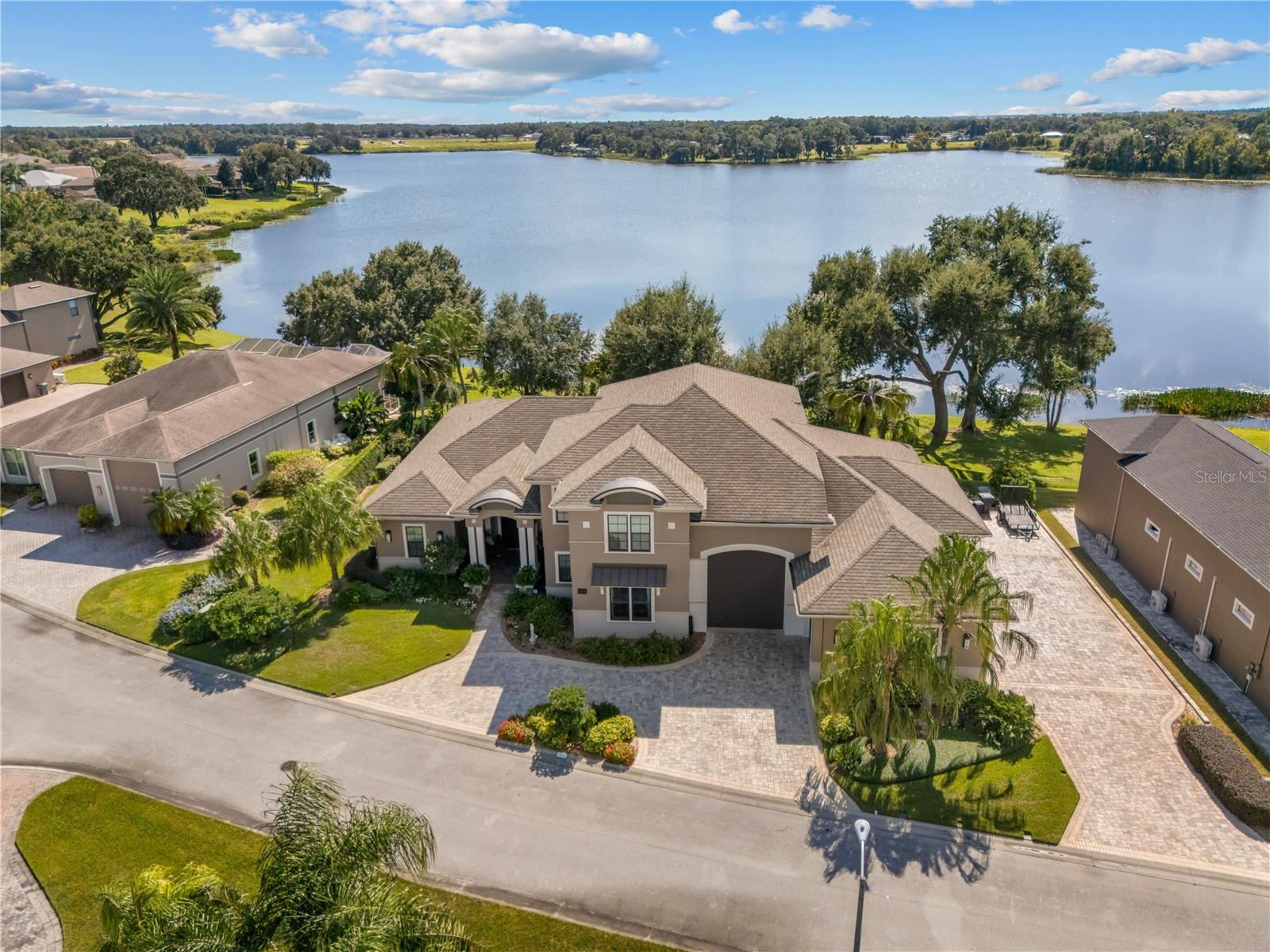 414 Meandering Way photo 1