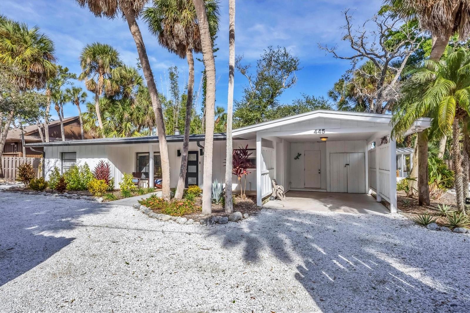 445 Reid St photo 1