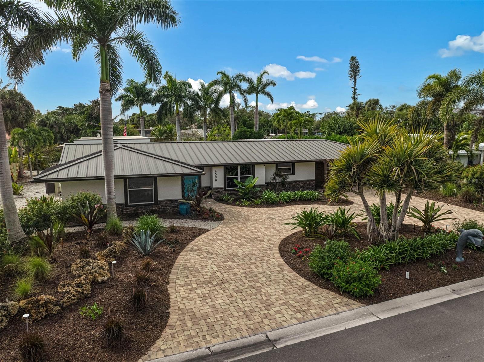 4508 Woodside Rd photo 1