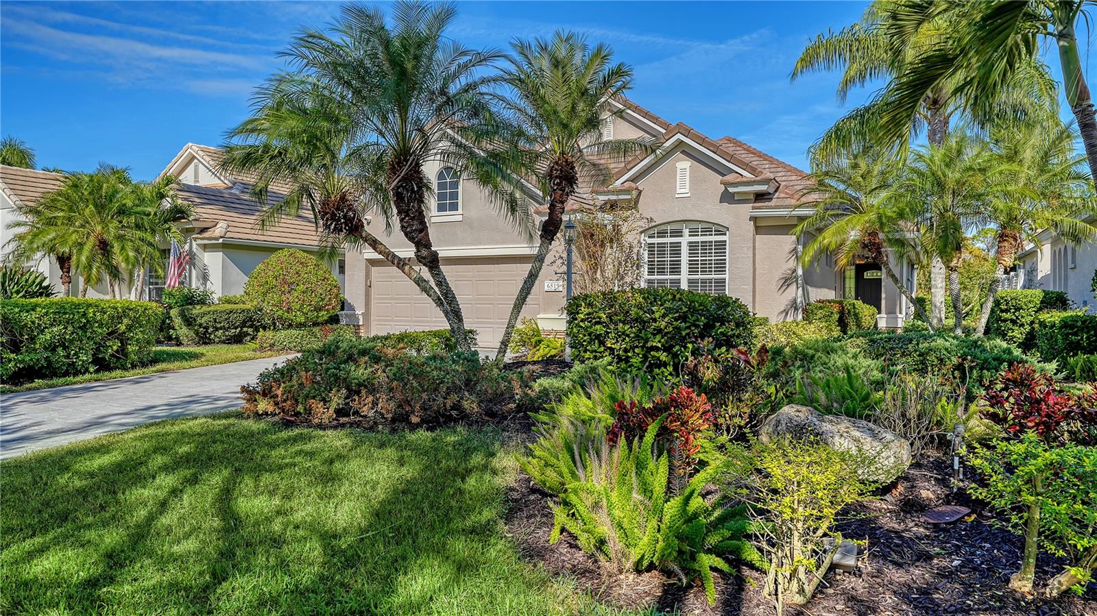 6519 Oakland Hills Dr photo 1
