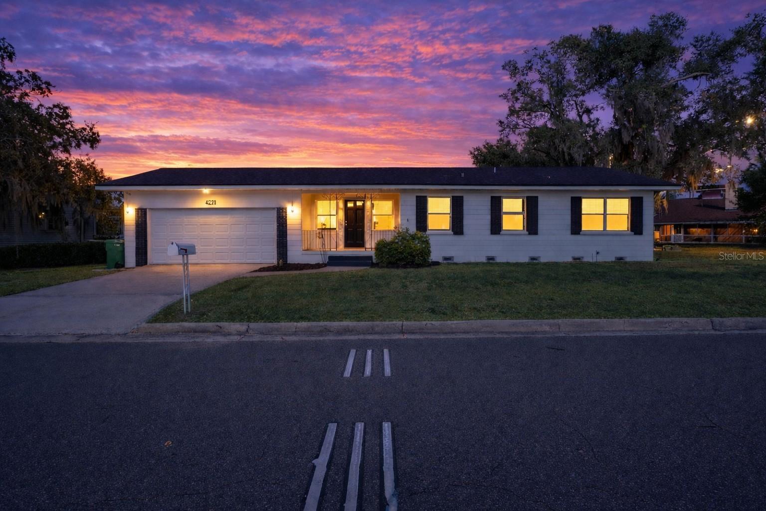 1301 Evalyn Dr SE photo 1