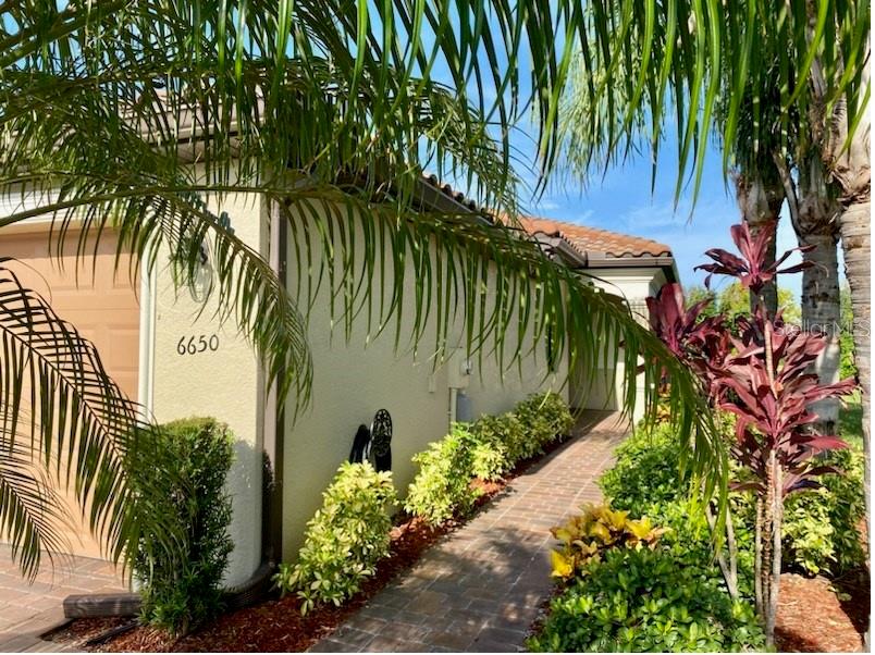 6650 Willowshire Way photo 1