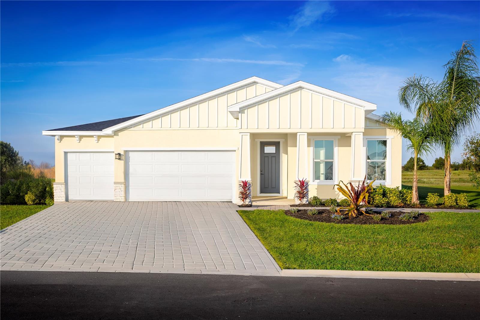 2218 Blue Heron Cir photo 1