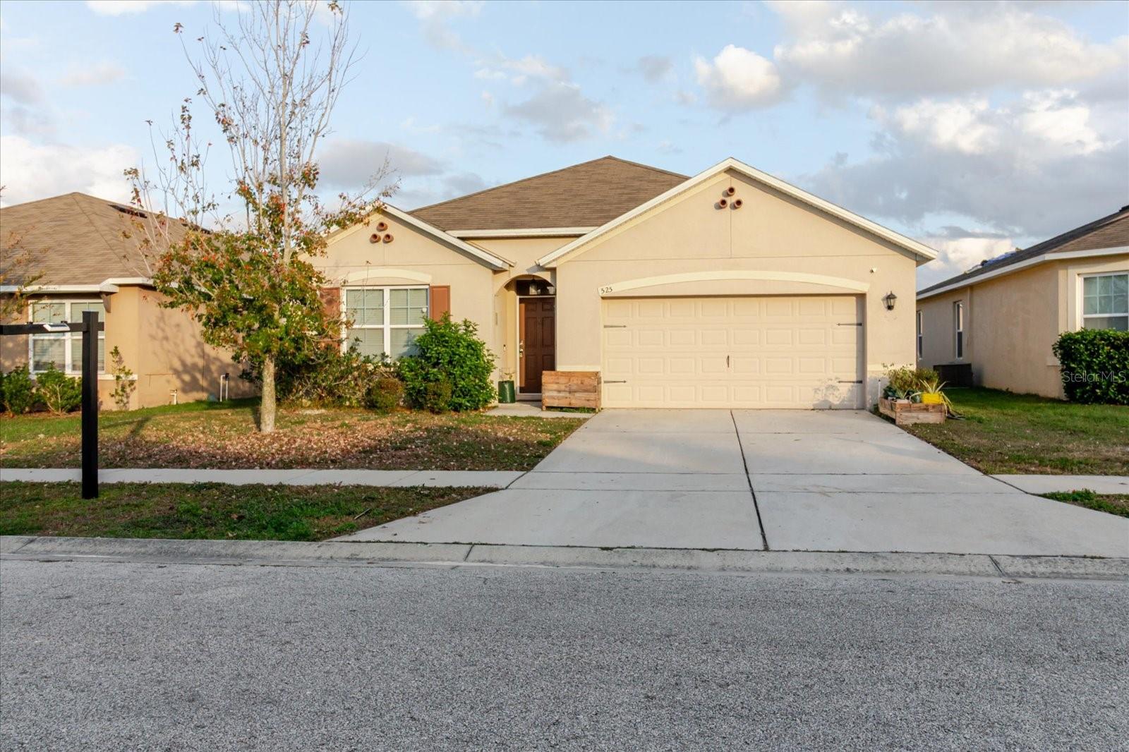 525 Squires Grove Dr photo 1