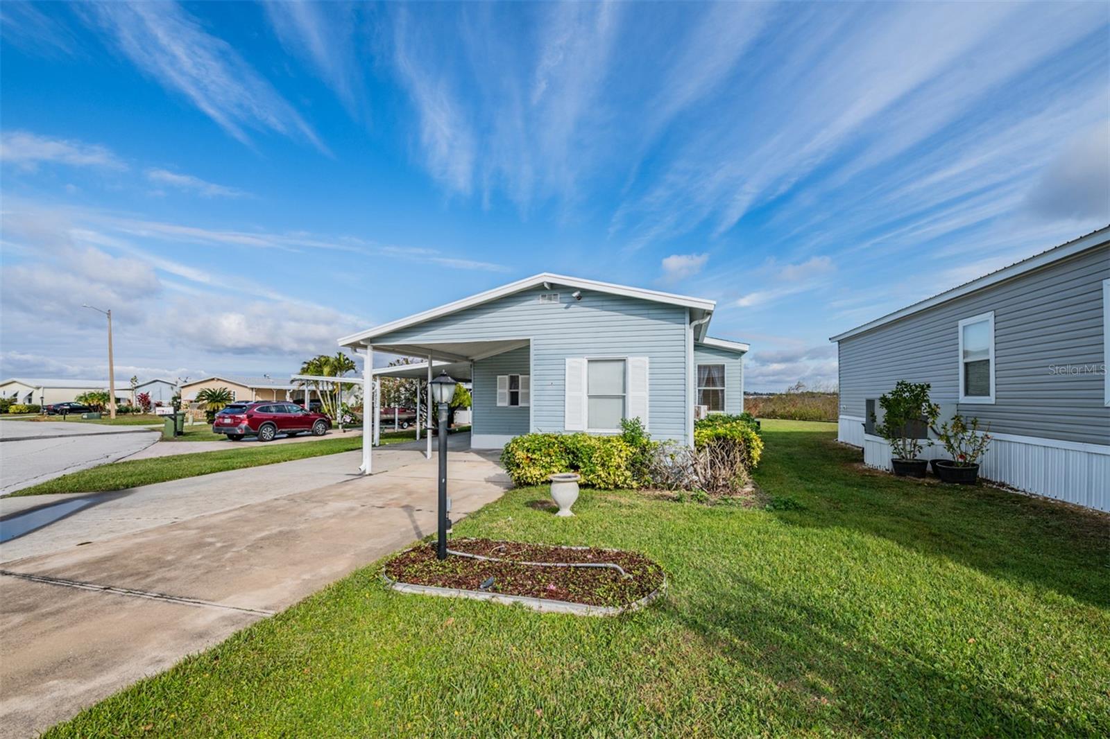 6827 S Lake Henry Dr NE photo 1