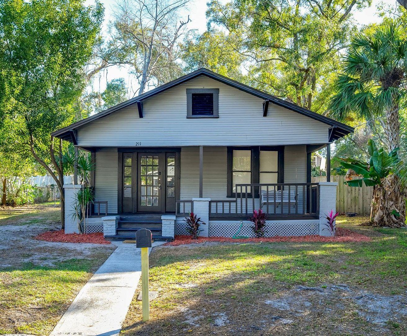 211 E Cluster Ave photo 1