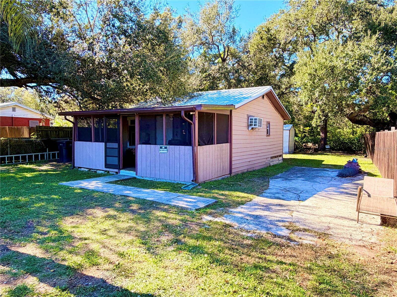 2318 Hibiscus Ave photo 1