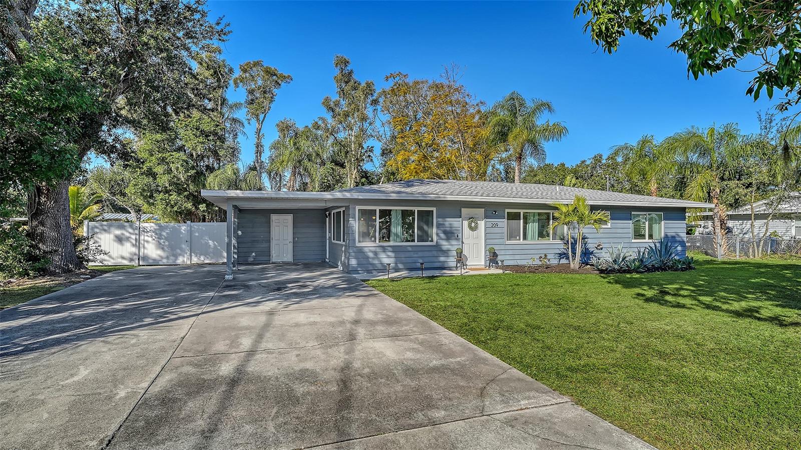 209 Briggs CT photo 1