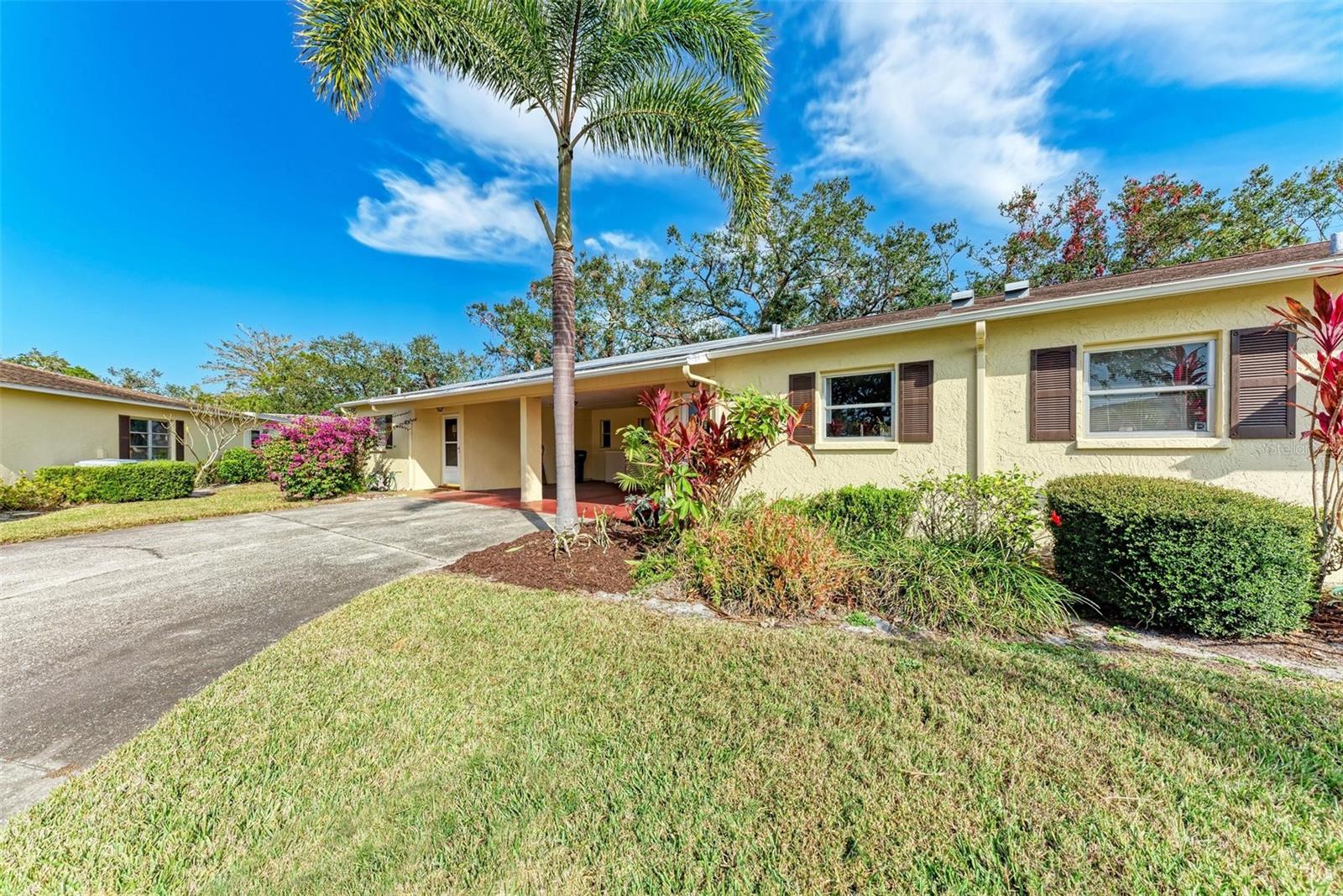 390 301 Blvd W #8C photo 1