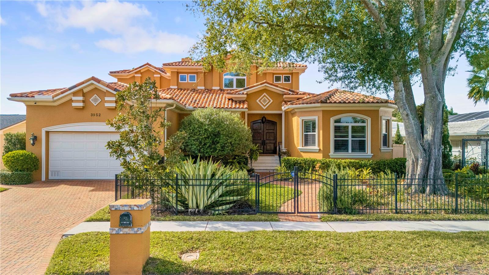 3952 Versailles Dr photo 1