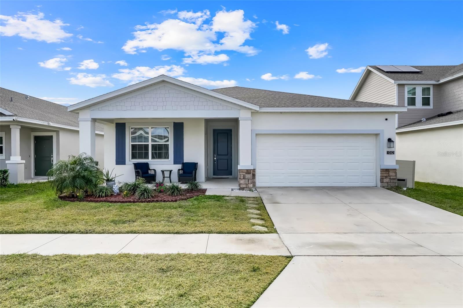 1052 Holden Way photo 1
