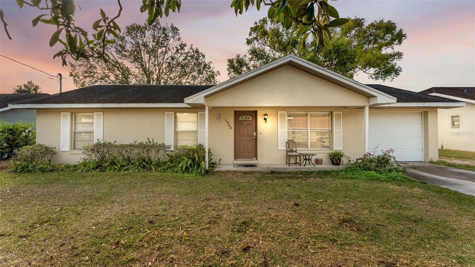 1733 Sandalwood Cir SW photo 1