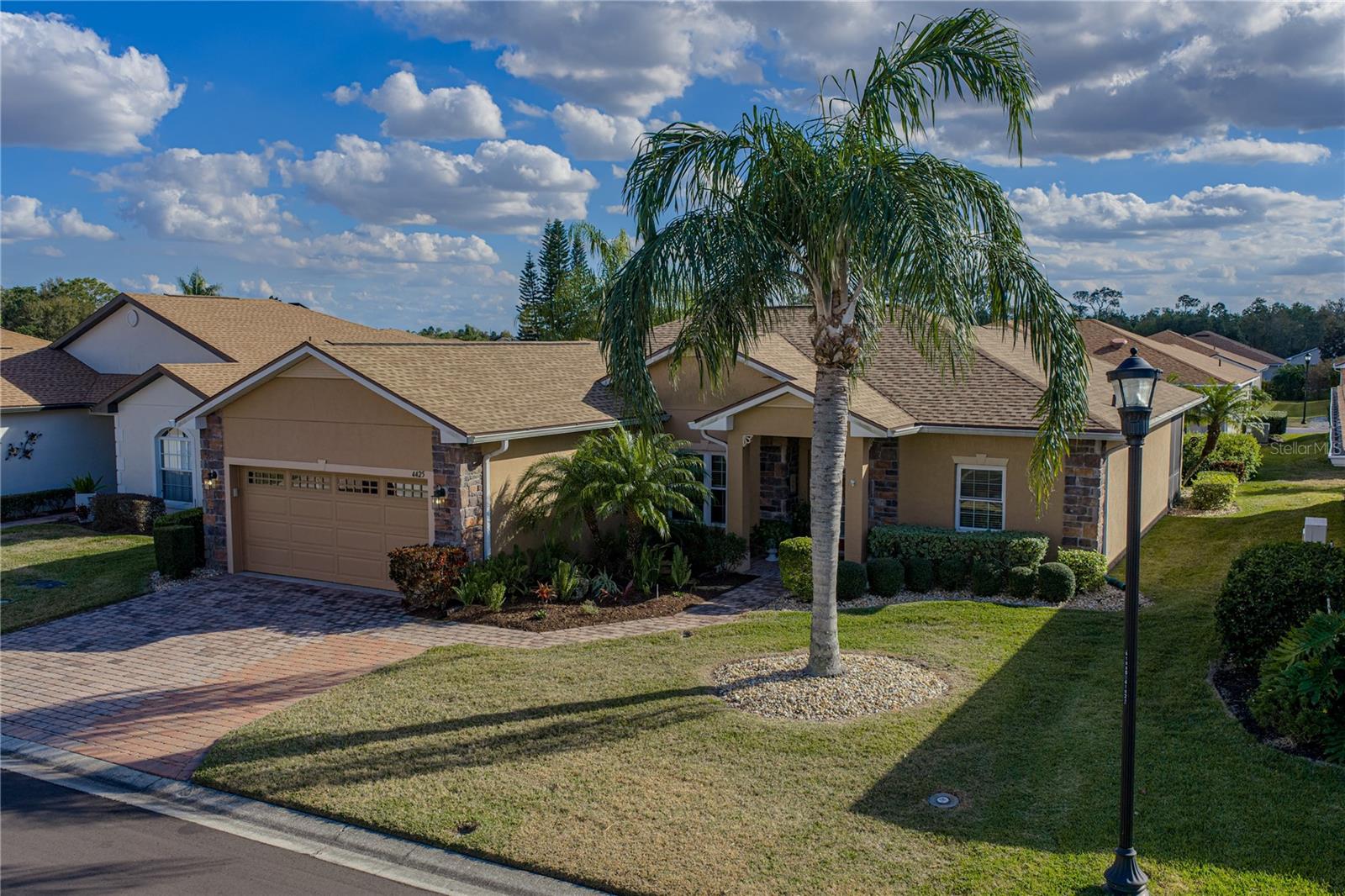 4425 Turnberry Ln photo 1