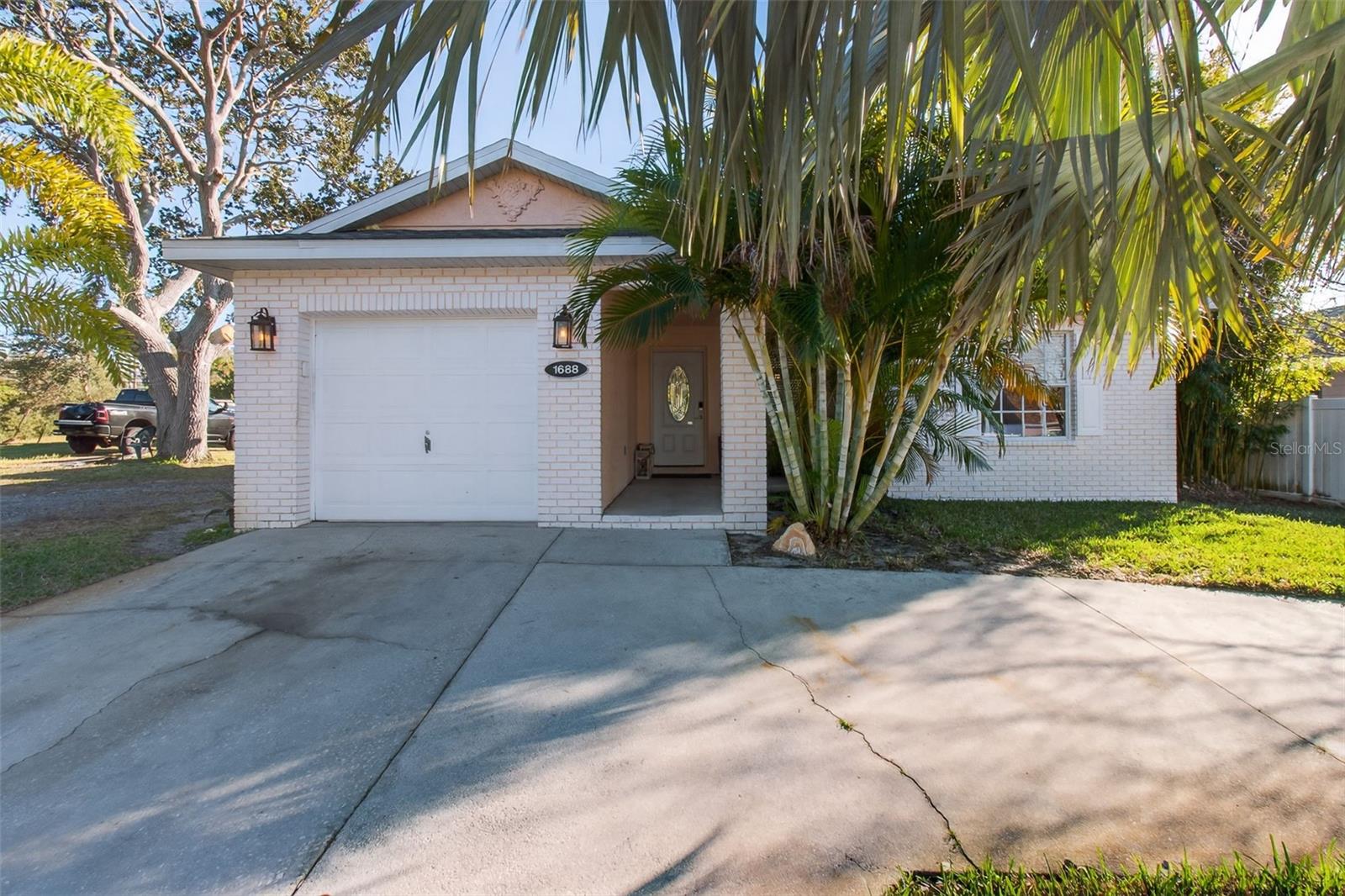 1688 Taylor Lake Cir photo 1