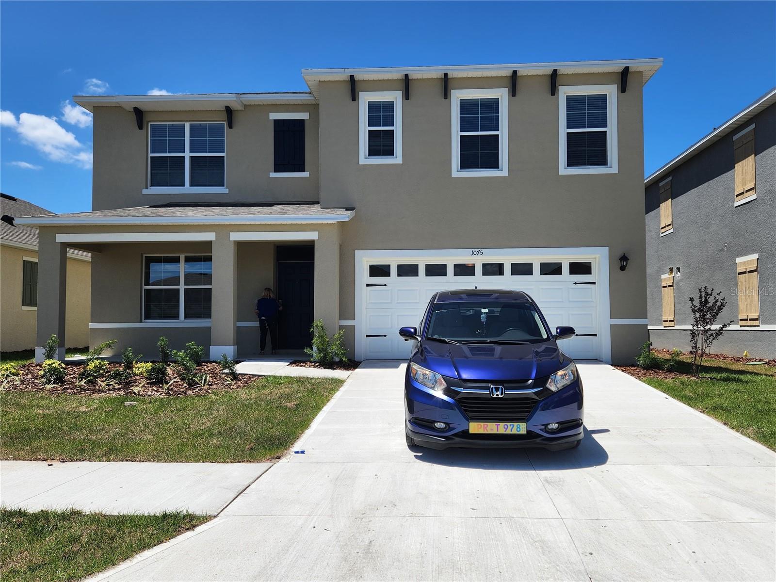 1075 Griffon Ave photo 1