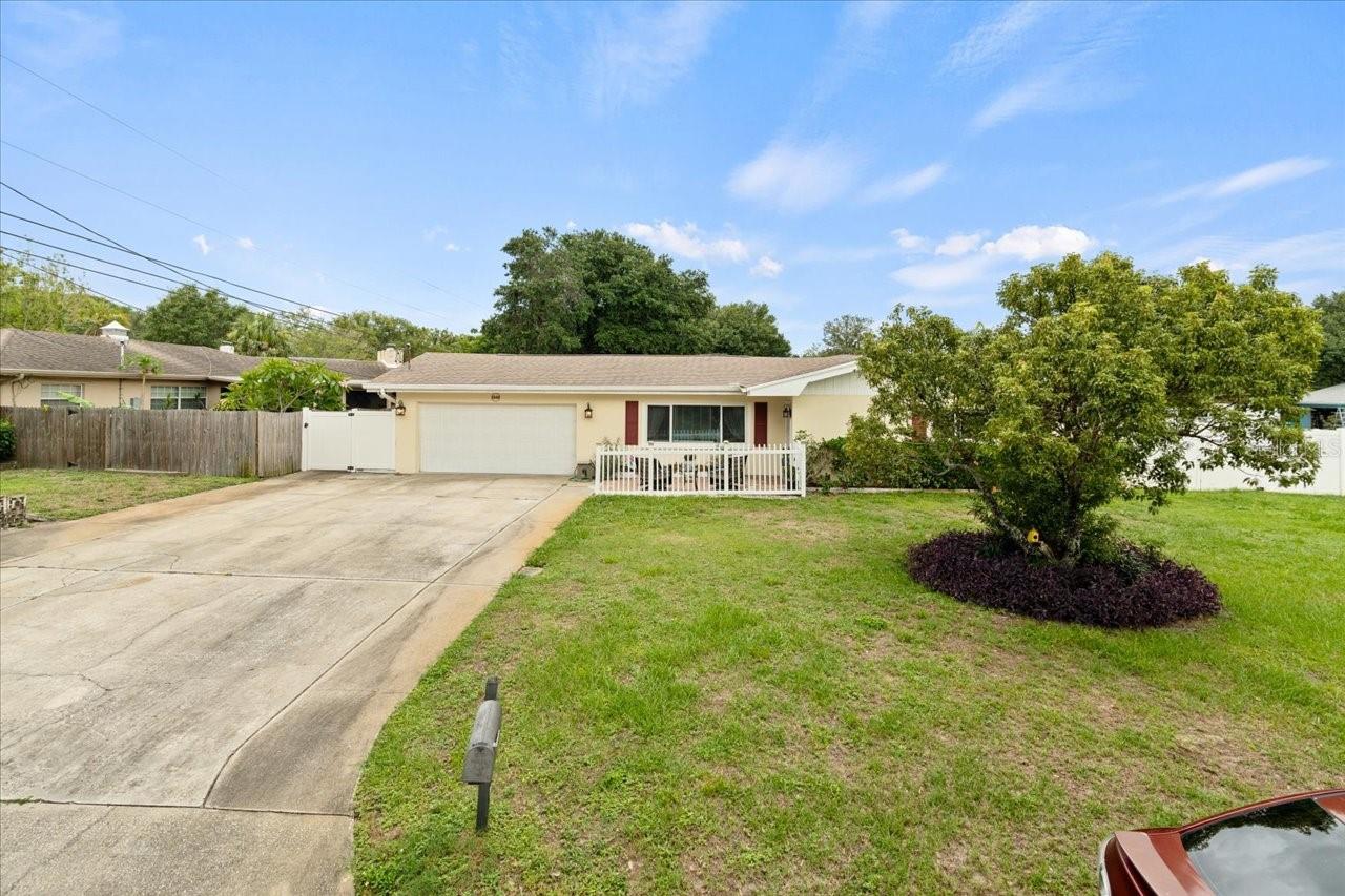 1560 Bel Keene Dr photo 1