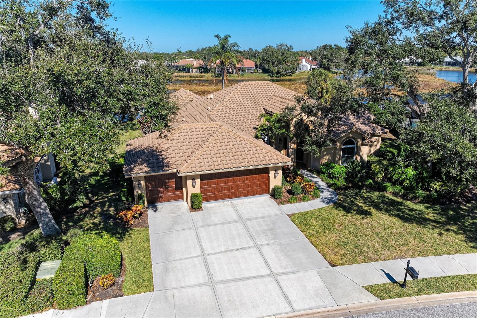 8383 Cypress Hollow Dr photo 1