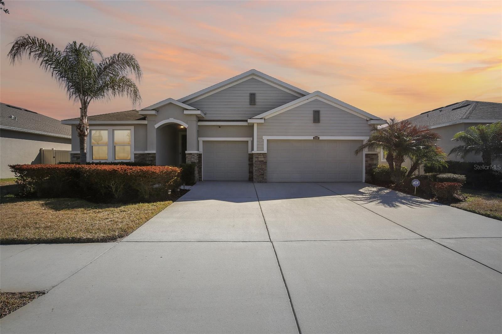 32030 Goddard Dr photo 1
