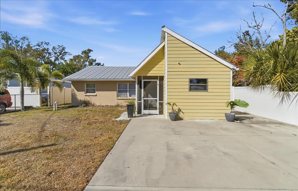 305 N Conrad Ave photo 1