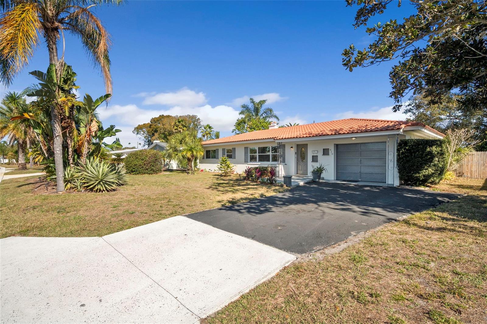610 Palm Ave photo 1