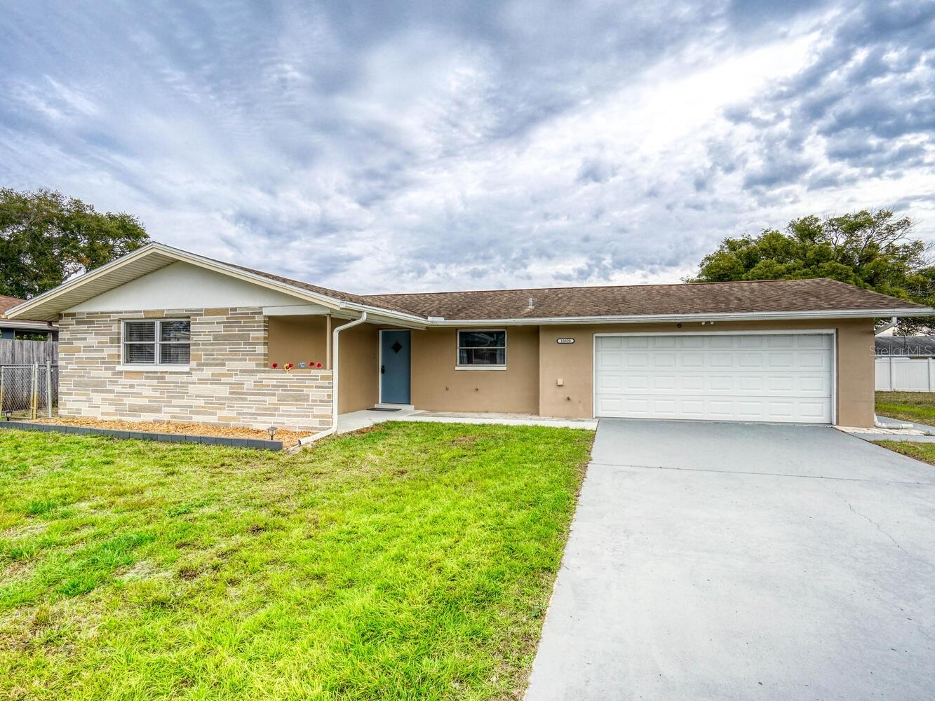 10320 Honeysuckle Ln photo 1