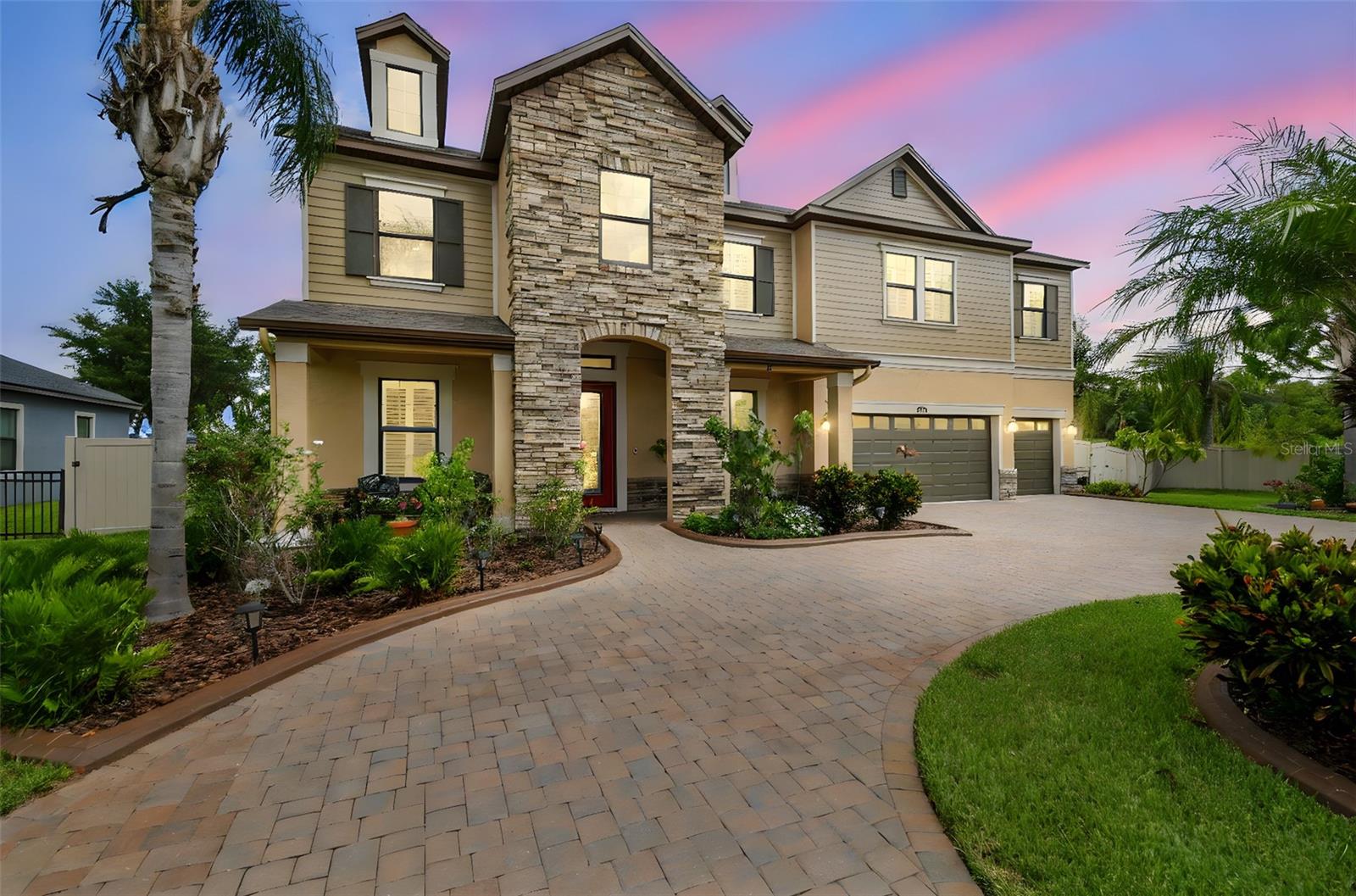 2566 Lake Manor Dr photo 1