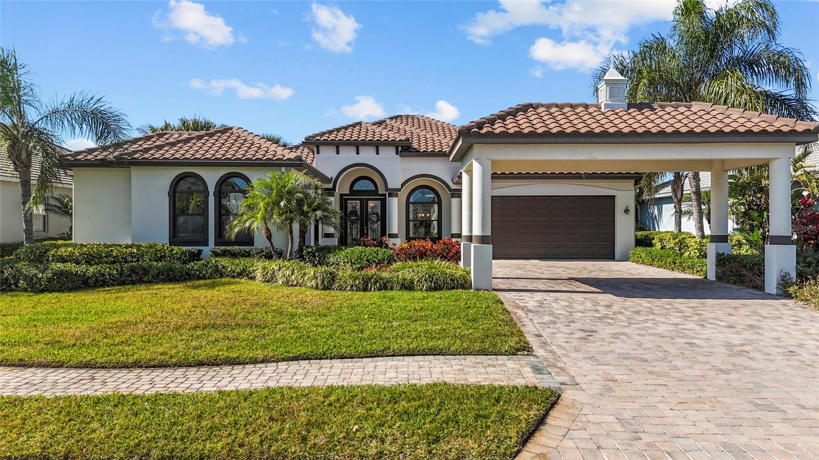 576 Mast Dr photo 1