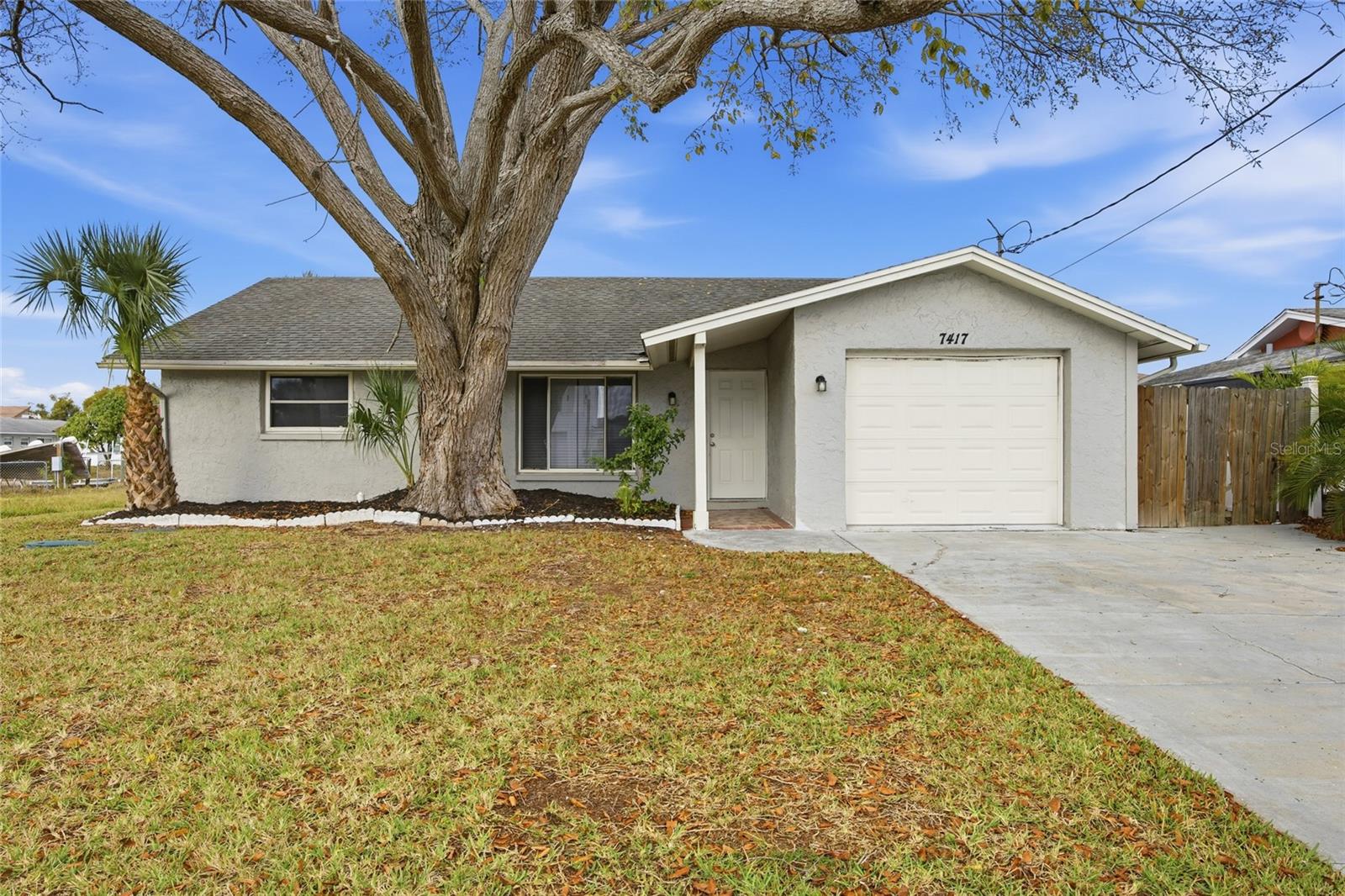 7417 Mako Dr photo 1