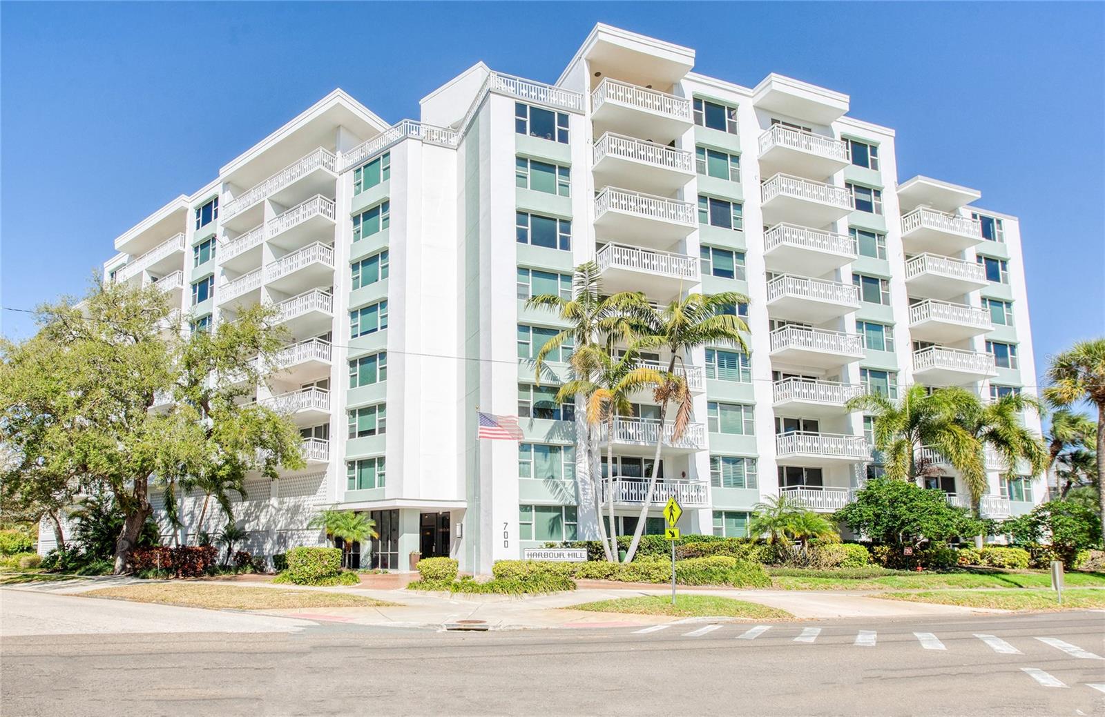 700 Beach Dr NE #406 photo 1