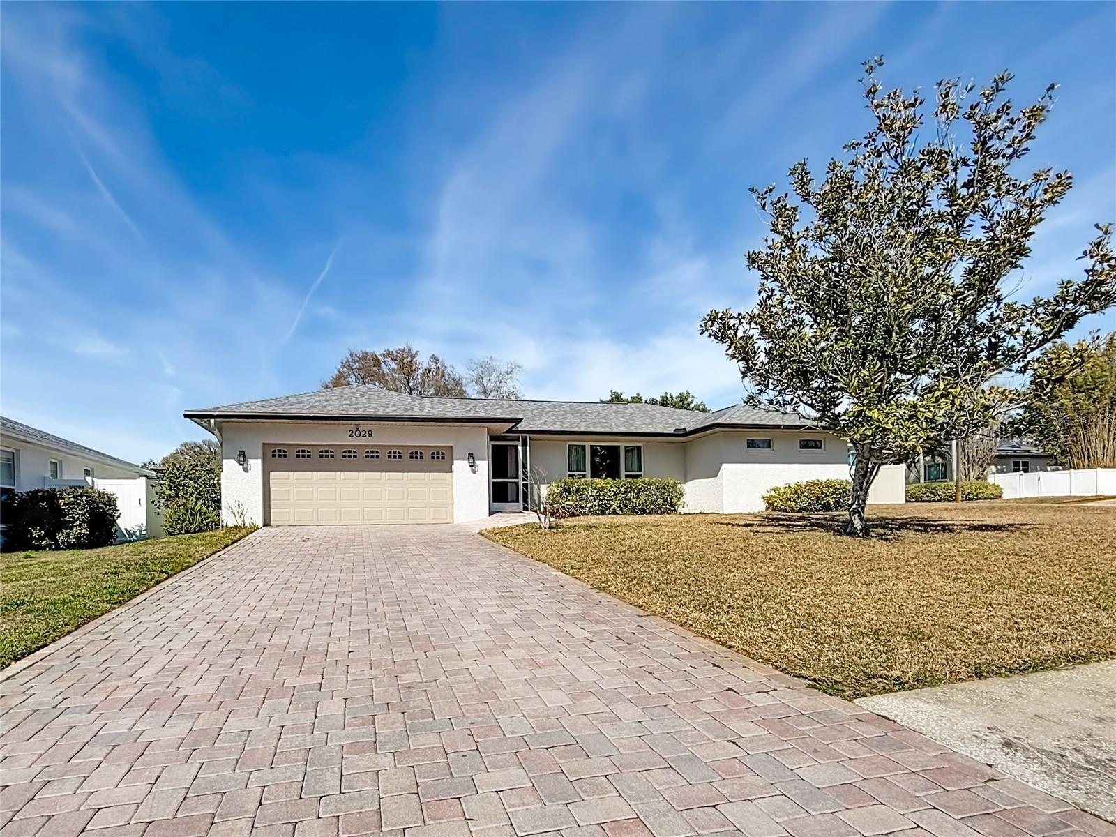2029 Spanish Pines Dr photo 1