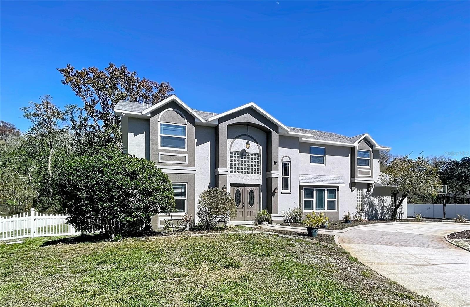10655 Lakeview Dr photo 1