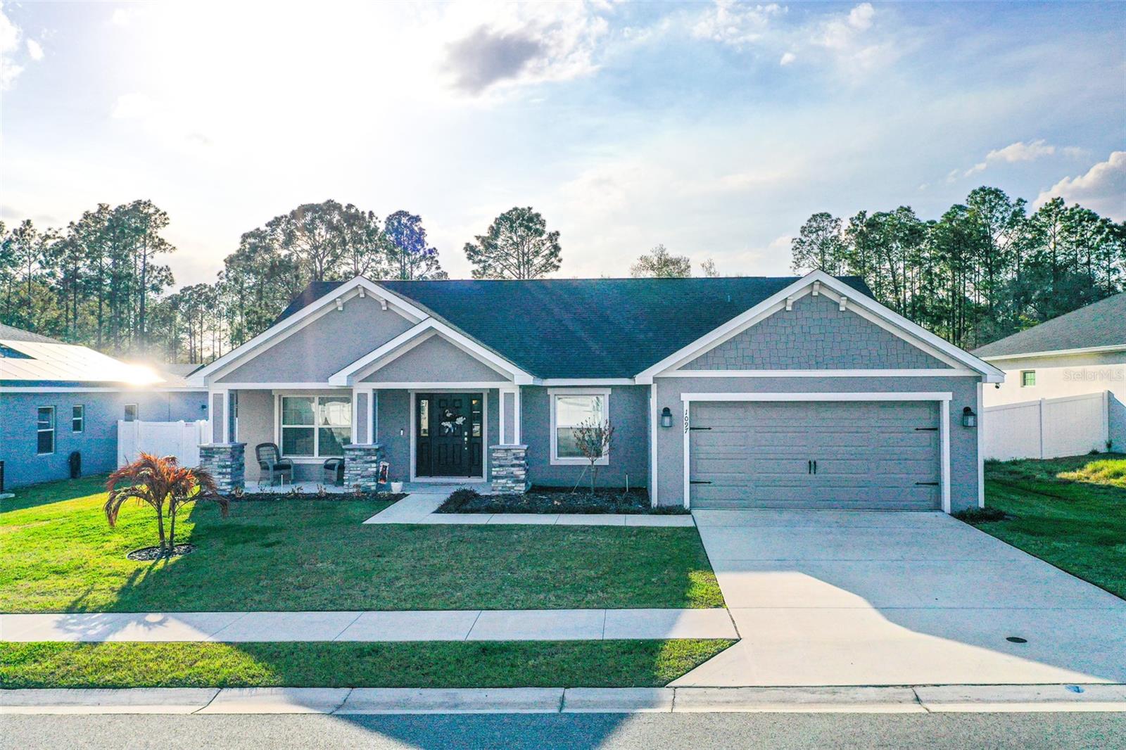 1097 Sandpiper Loop photo 1