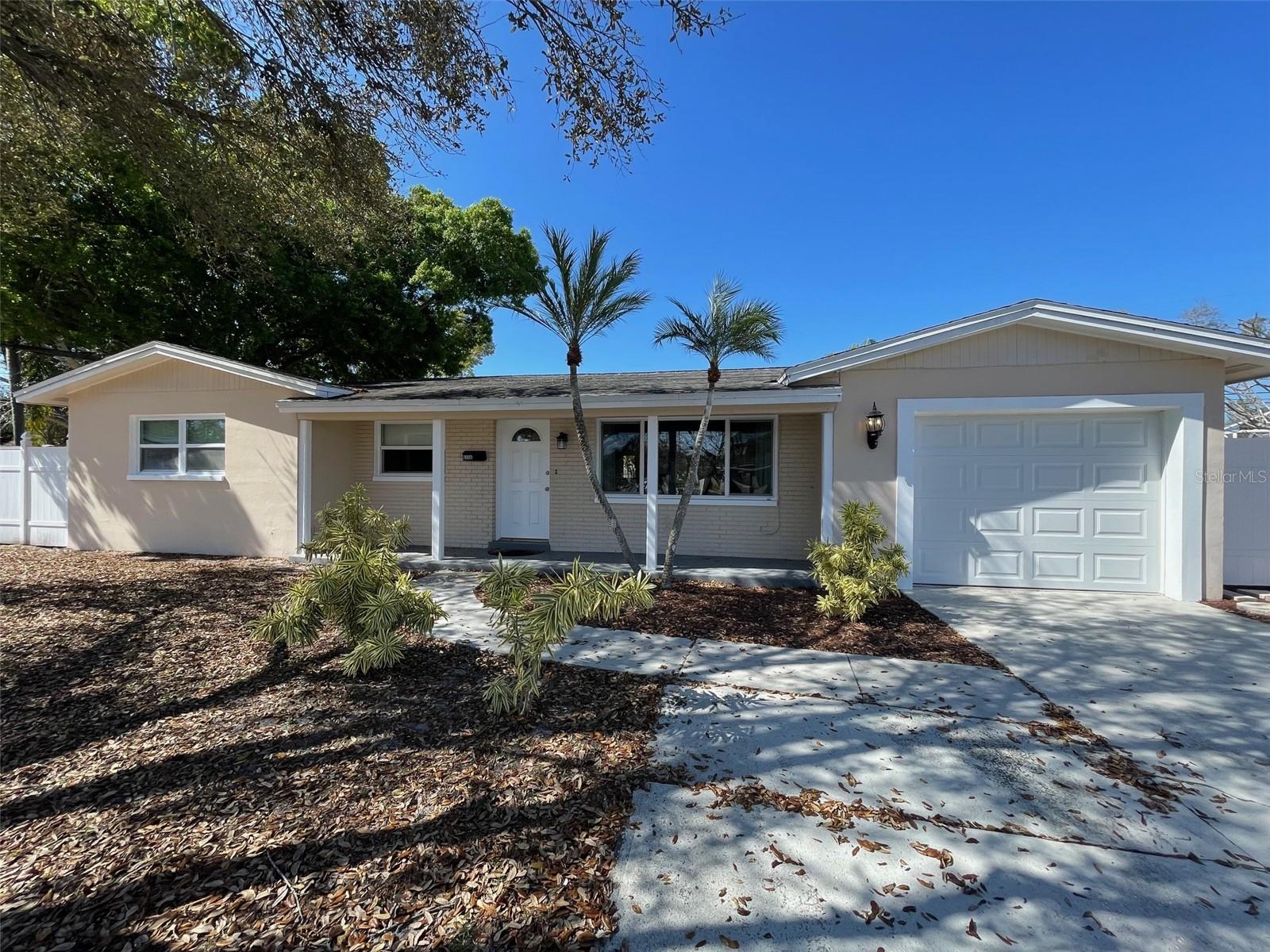 6556 27th St N