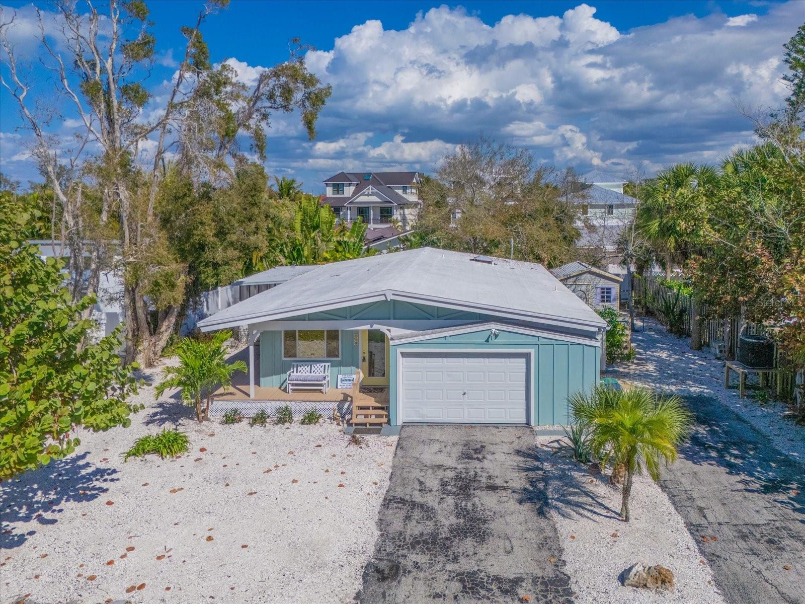 216 Gladiolus St photo 1