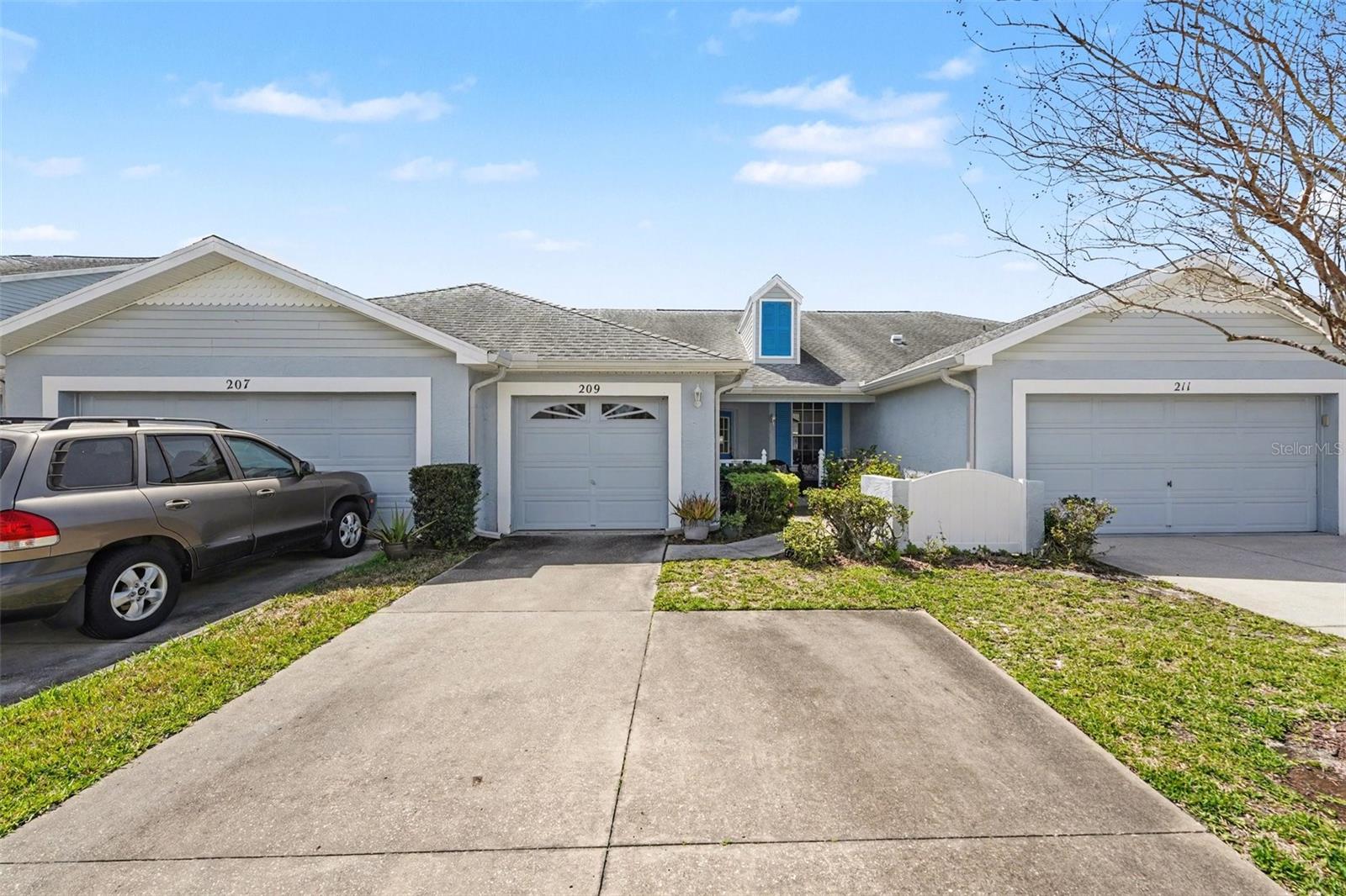 209 Hemingway Dr photo 1