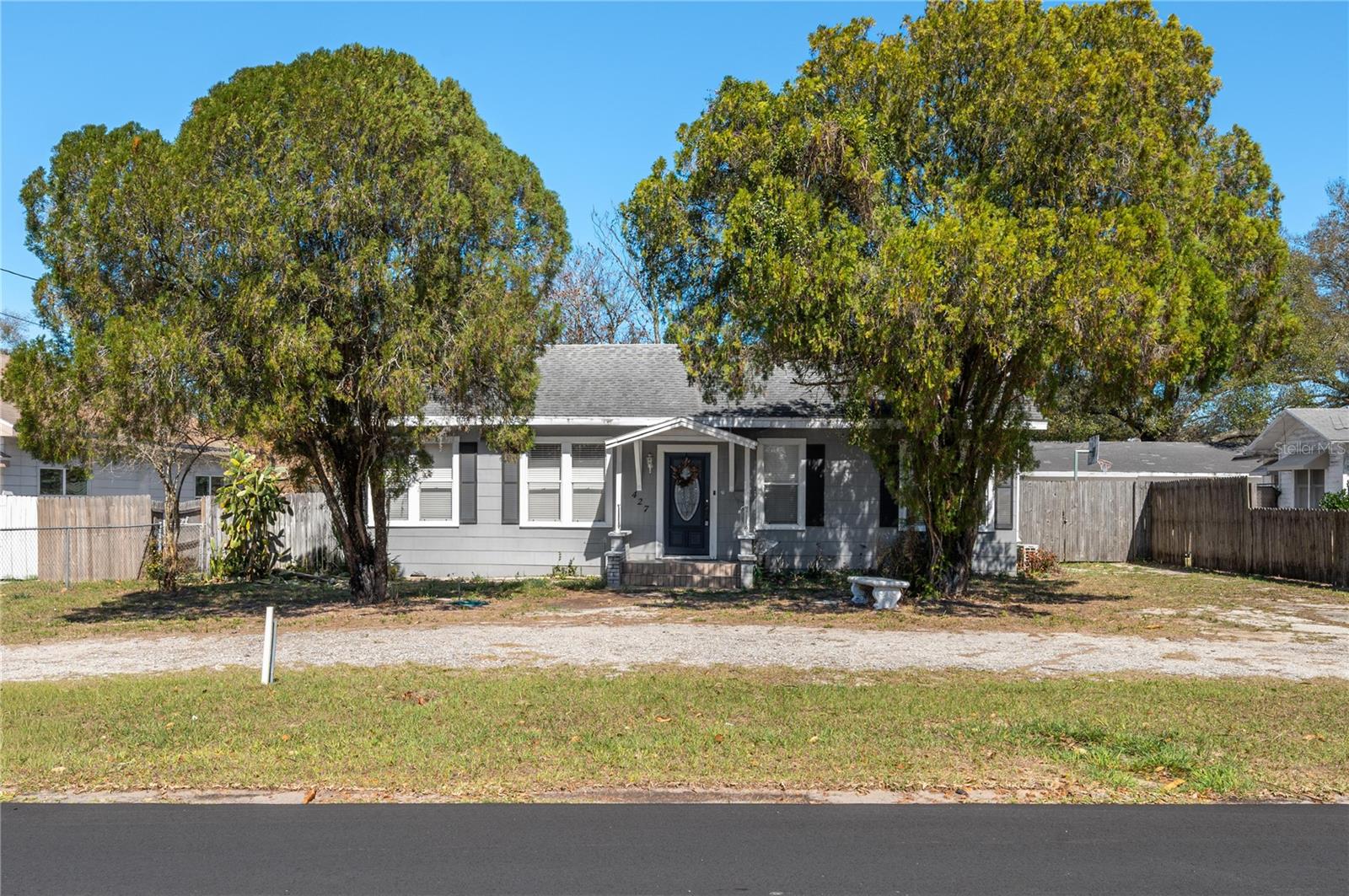427 Avenue E SE photo 1