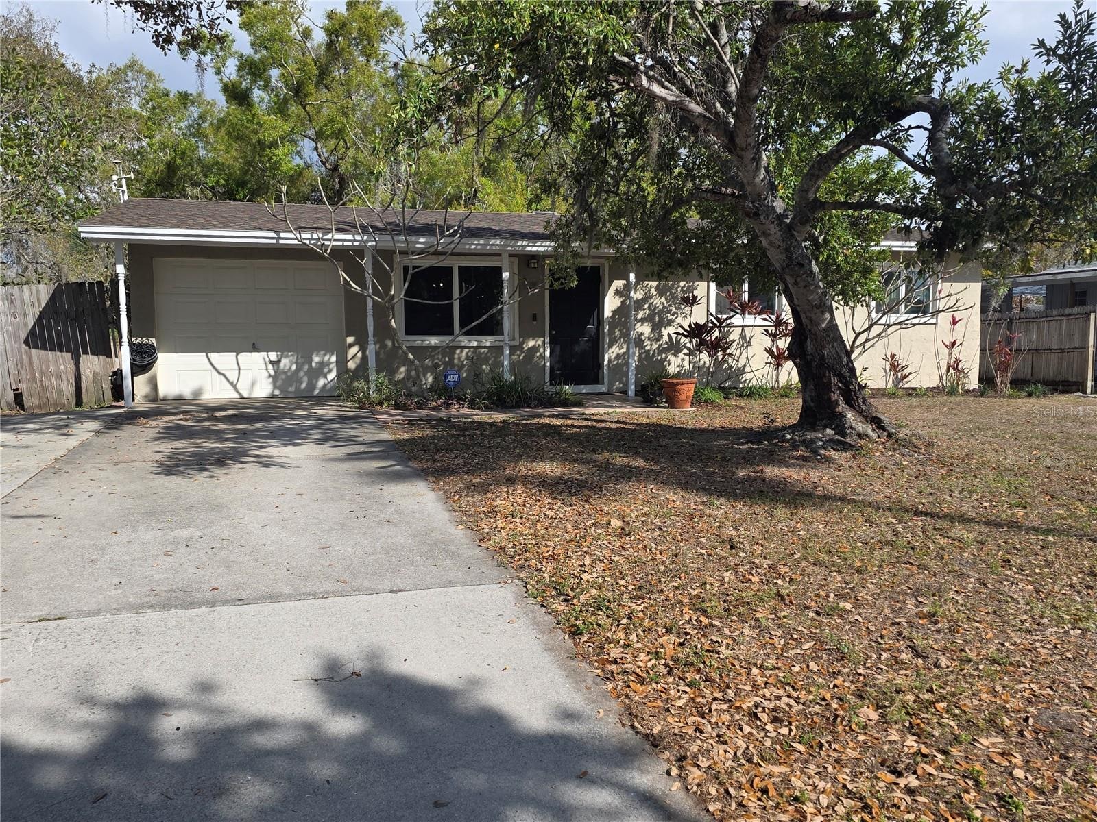 1015 Rhodes Ave photo 1