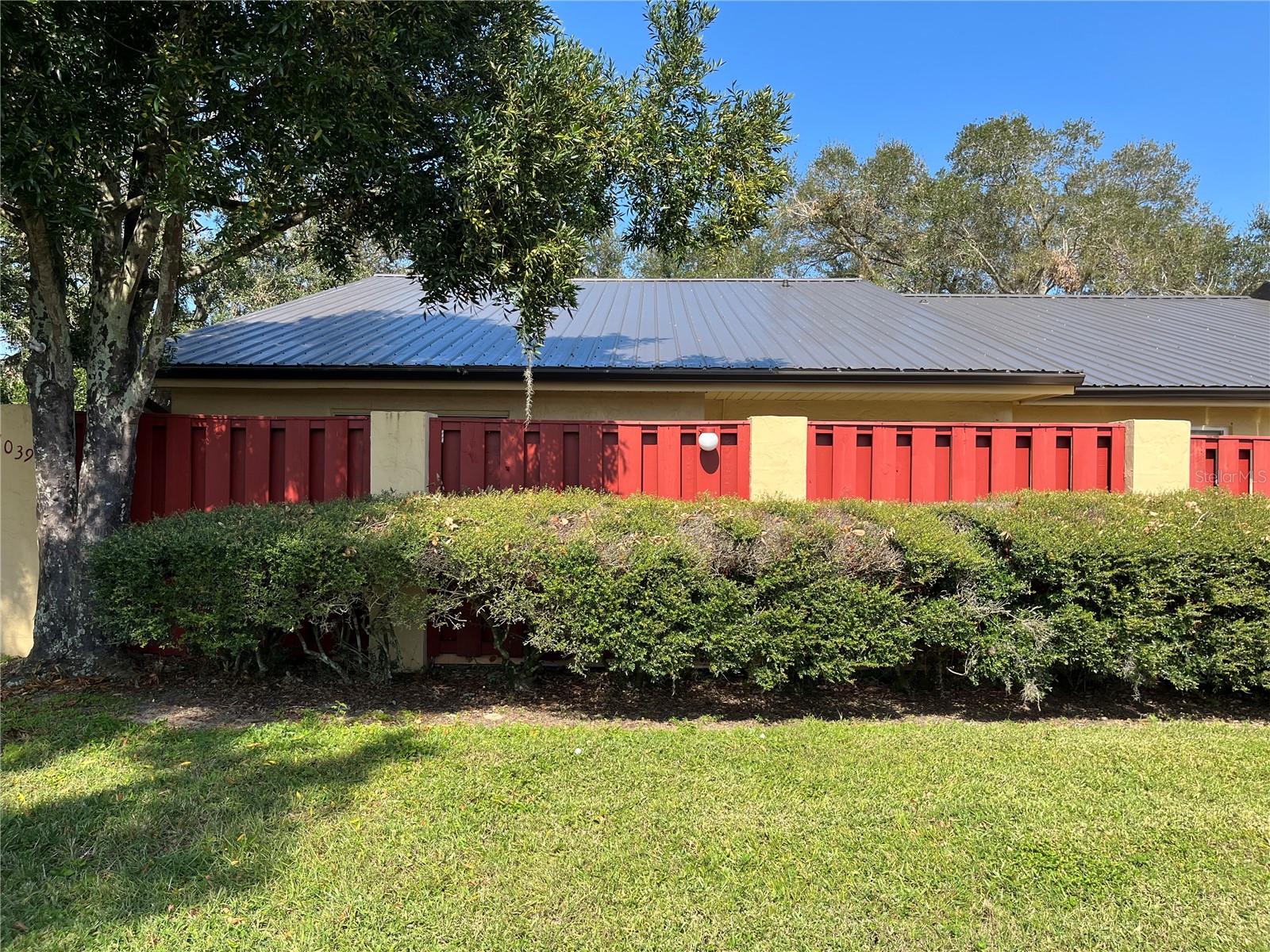 1039 Medinah Dr photo 1