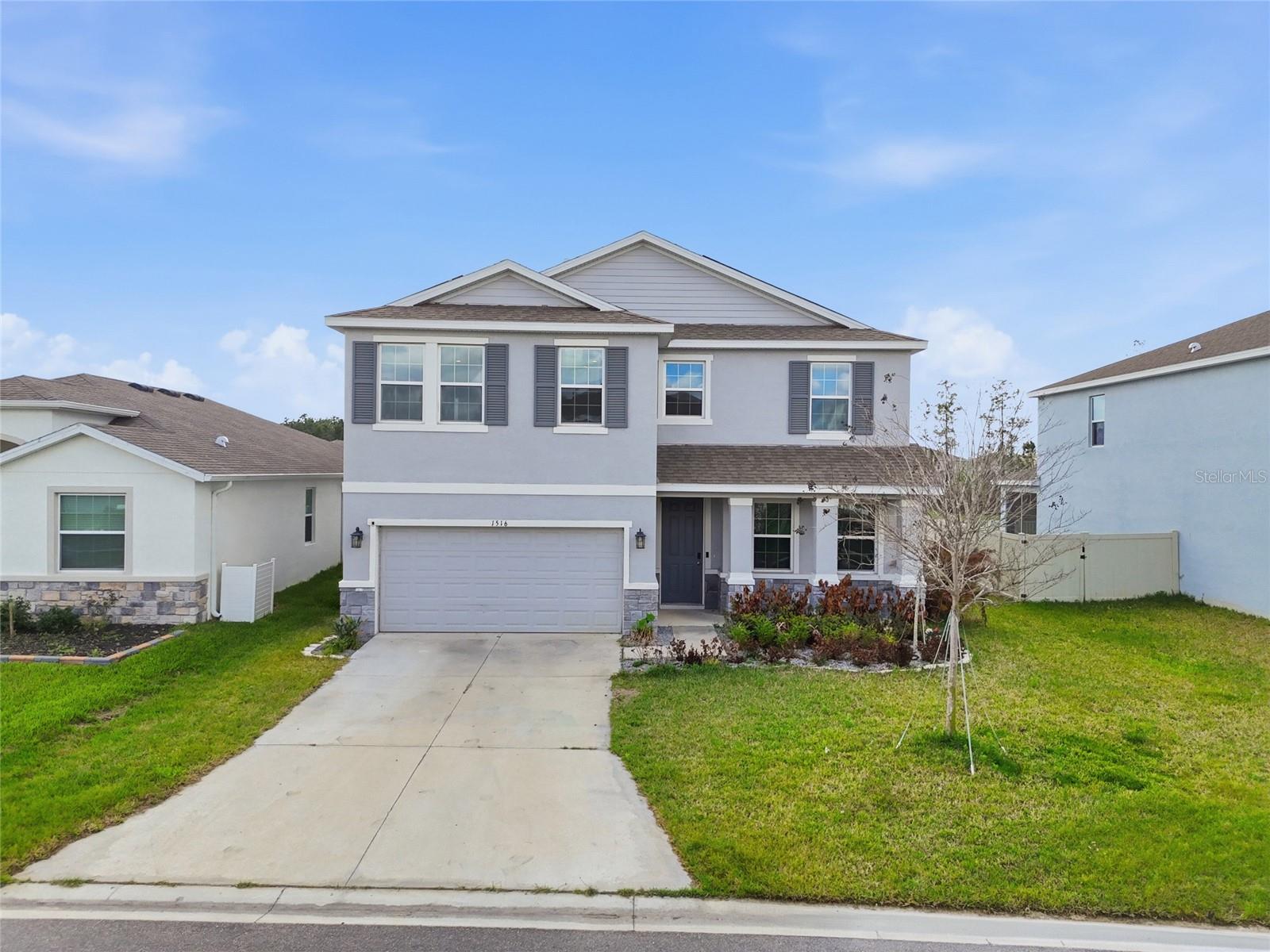 1516 Tropical Oasis Ave photo 1