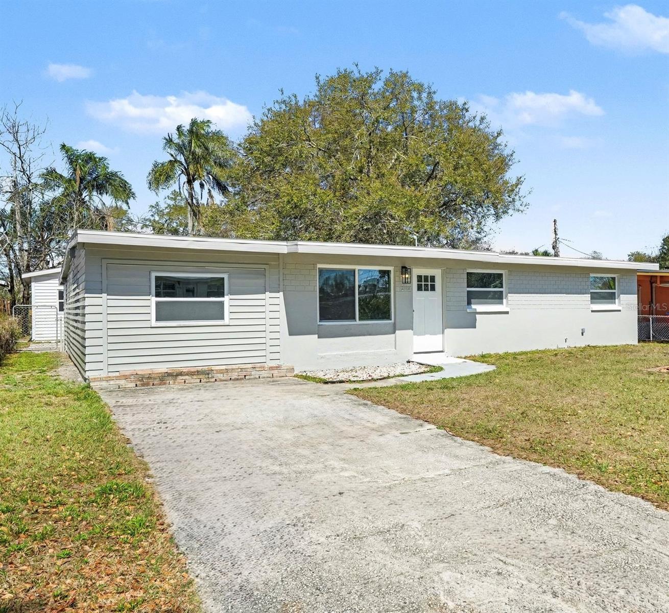 2162 Barcelona Dr photo 1