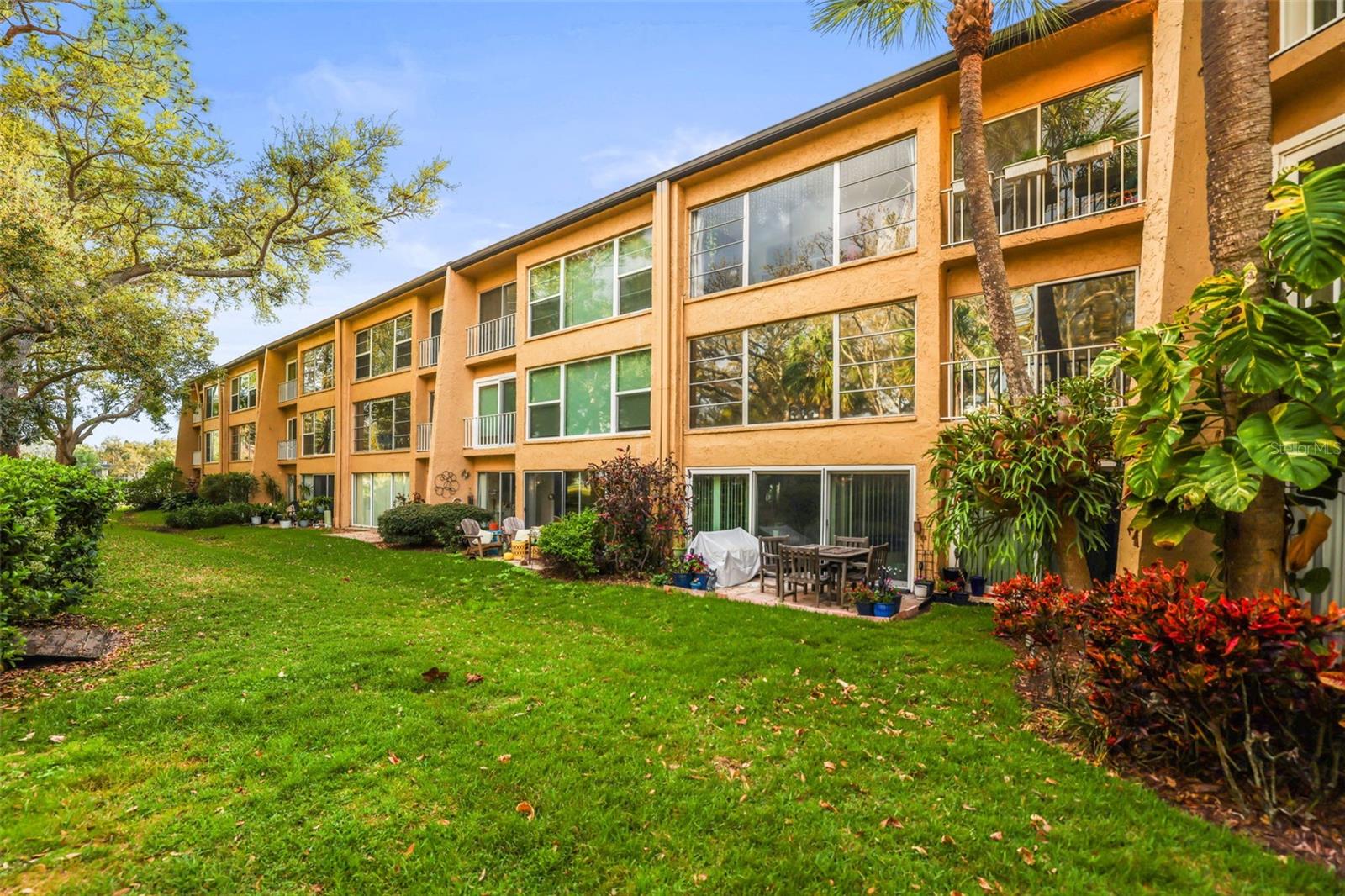 225 Country Club Dr #D237 photo 1