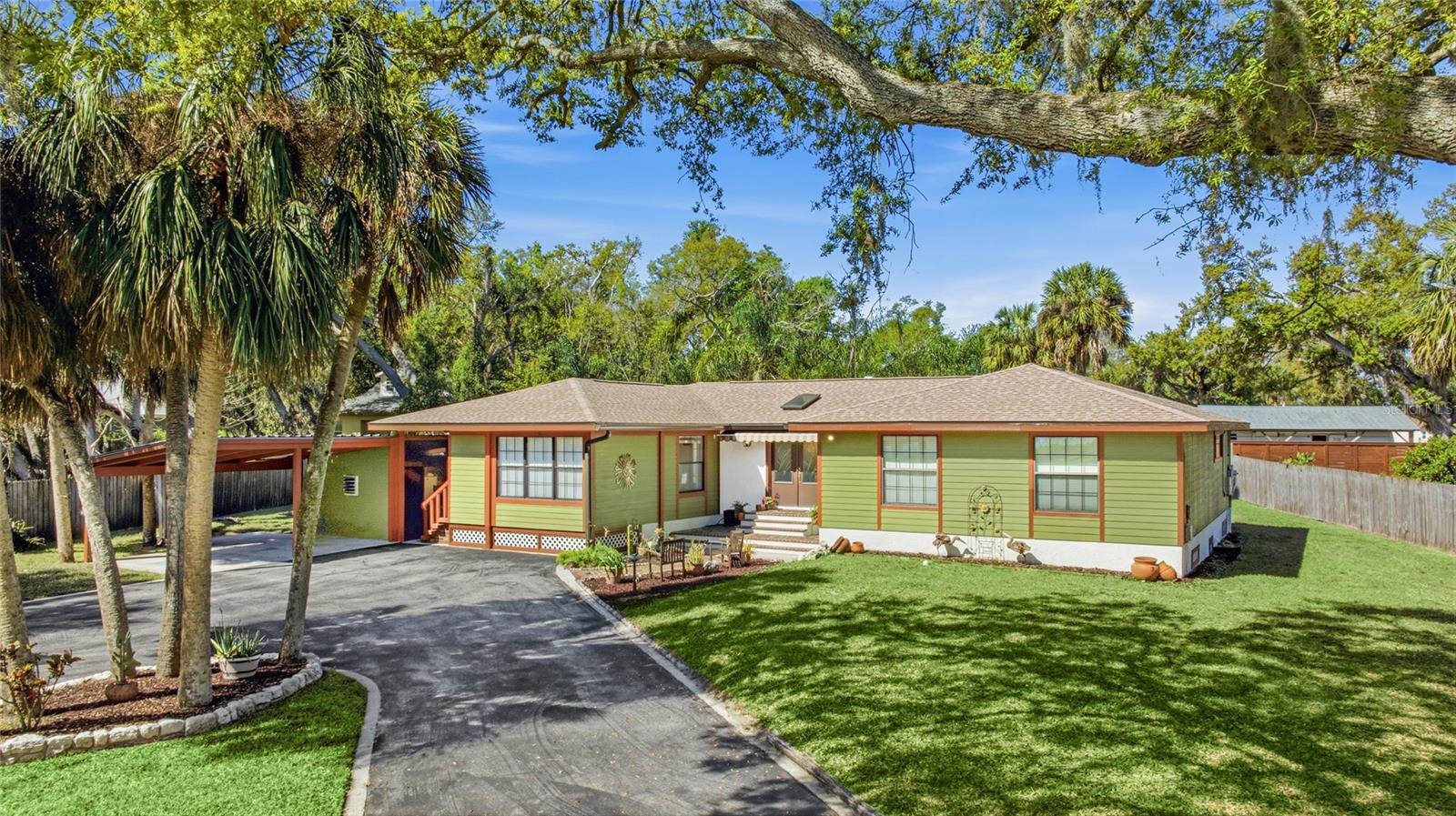 906 Tropical Dr photo 1