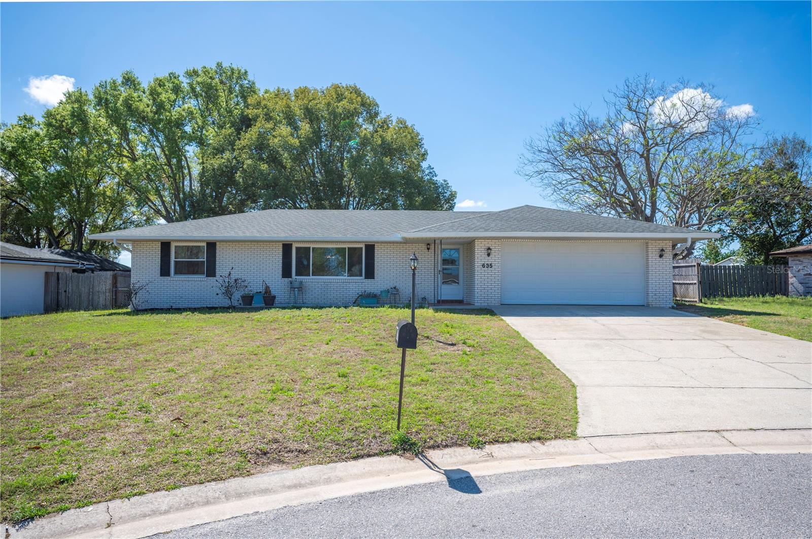 635 Hillside Cir photo 1