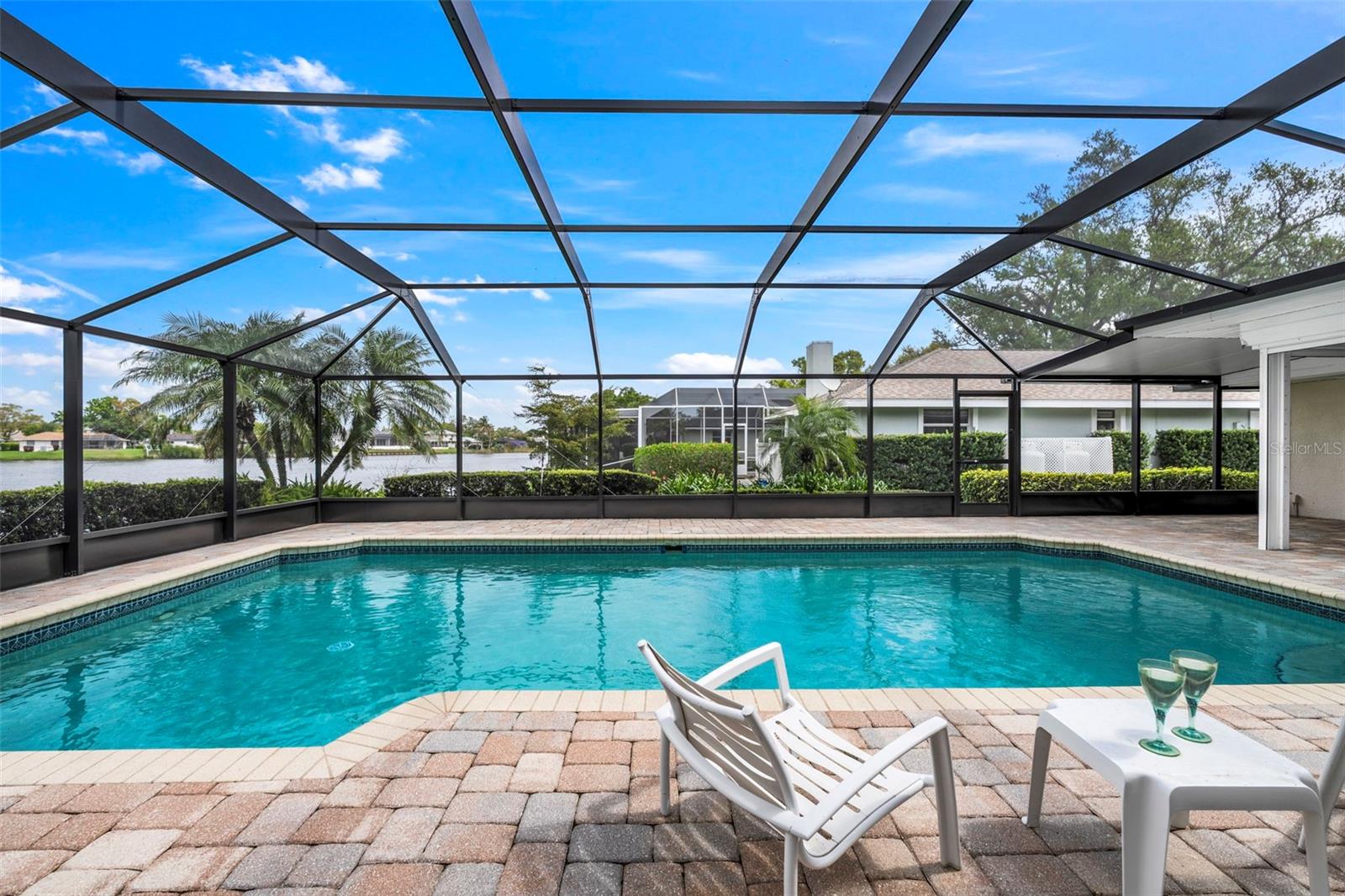 511 Riviera Bay Dr NE
