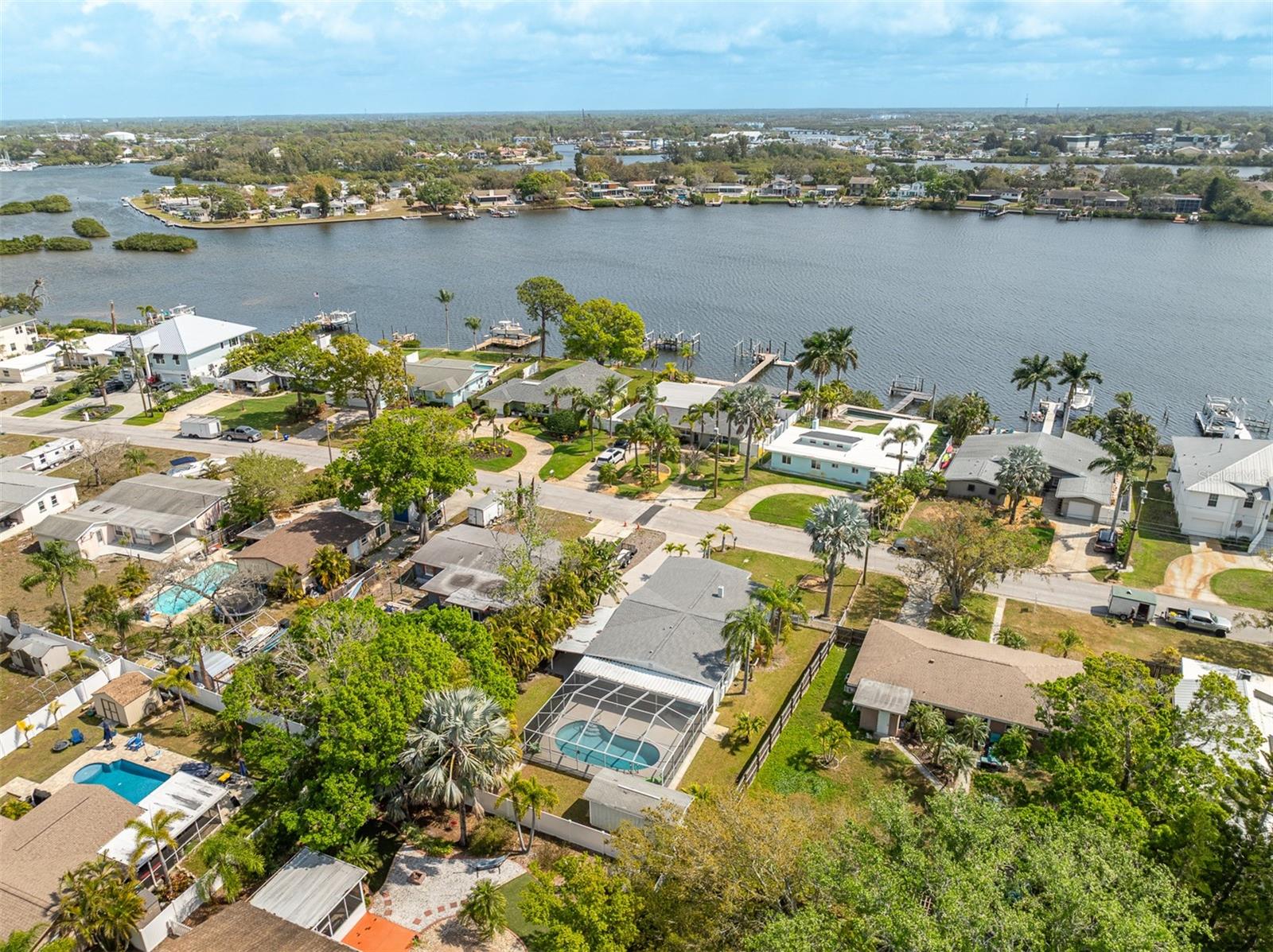 711 Bayshore Dr photo 1