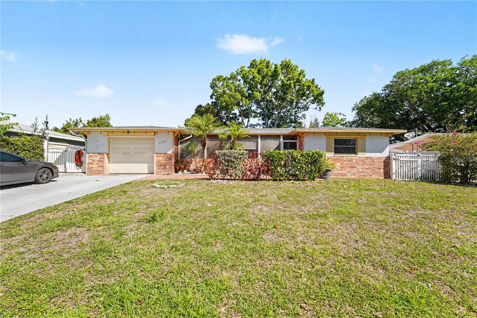 1362 Stratford Dr