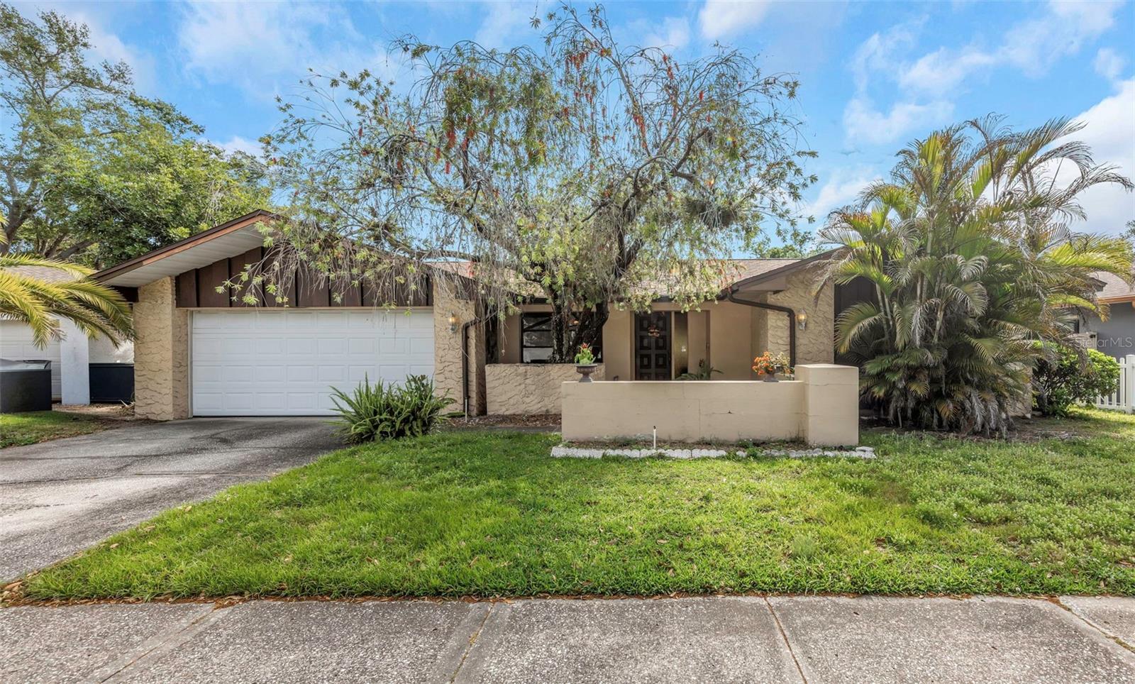 107 Country Villas Dr photo 1